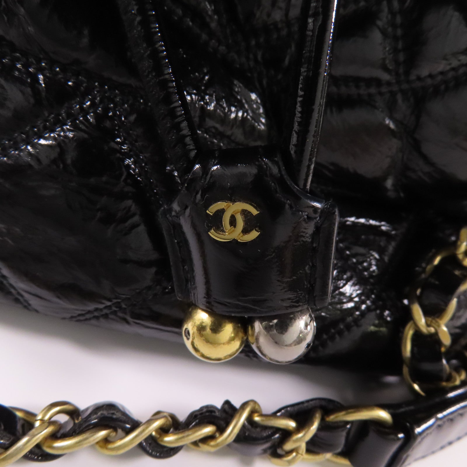CHANEL 【激減優惠】漆皮皮革Drawstring Bag金扣鏈帶肩背袋