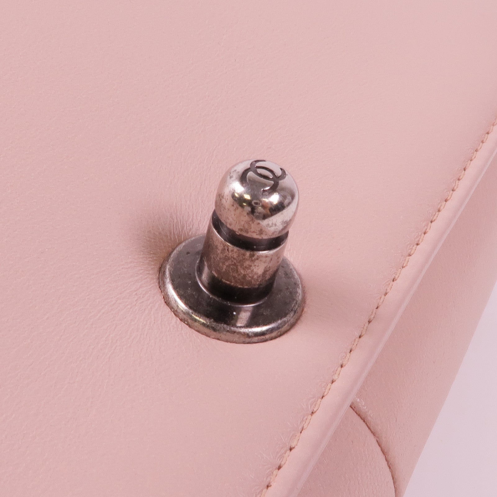 CHANEL 皮革Boy 25銀扣鏈帶肩背袋