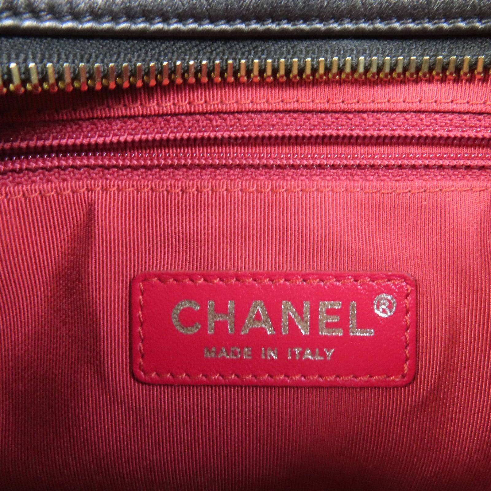 CHANEL 牛皮皮革Gabrielle Medium鏈帶肩背袋