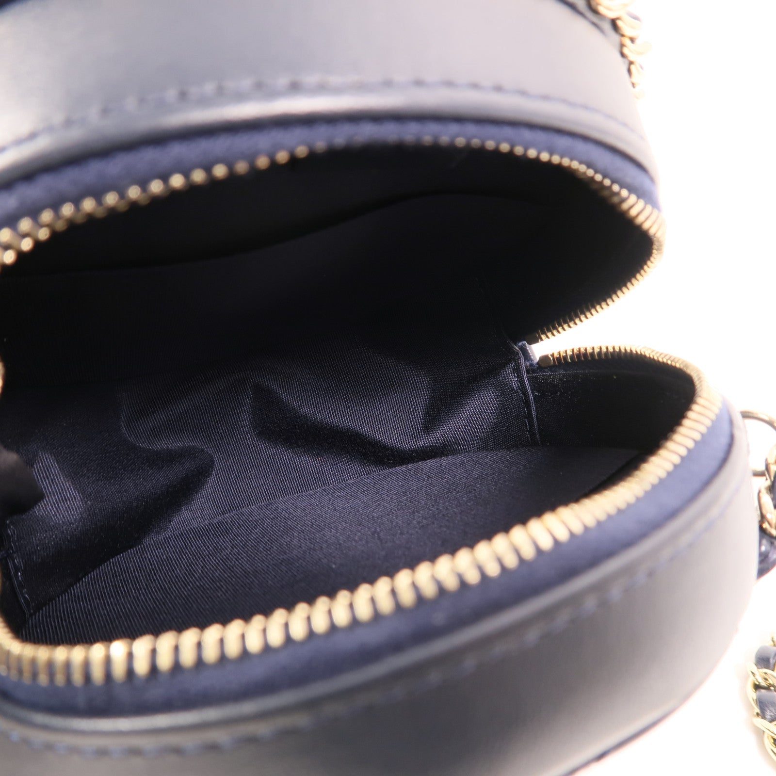 CHANEL 羊皮皮革Round Chain Bag金扣鏈帶肩背袋