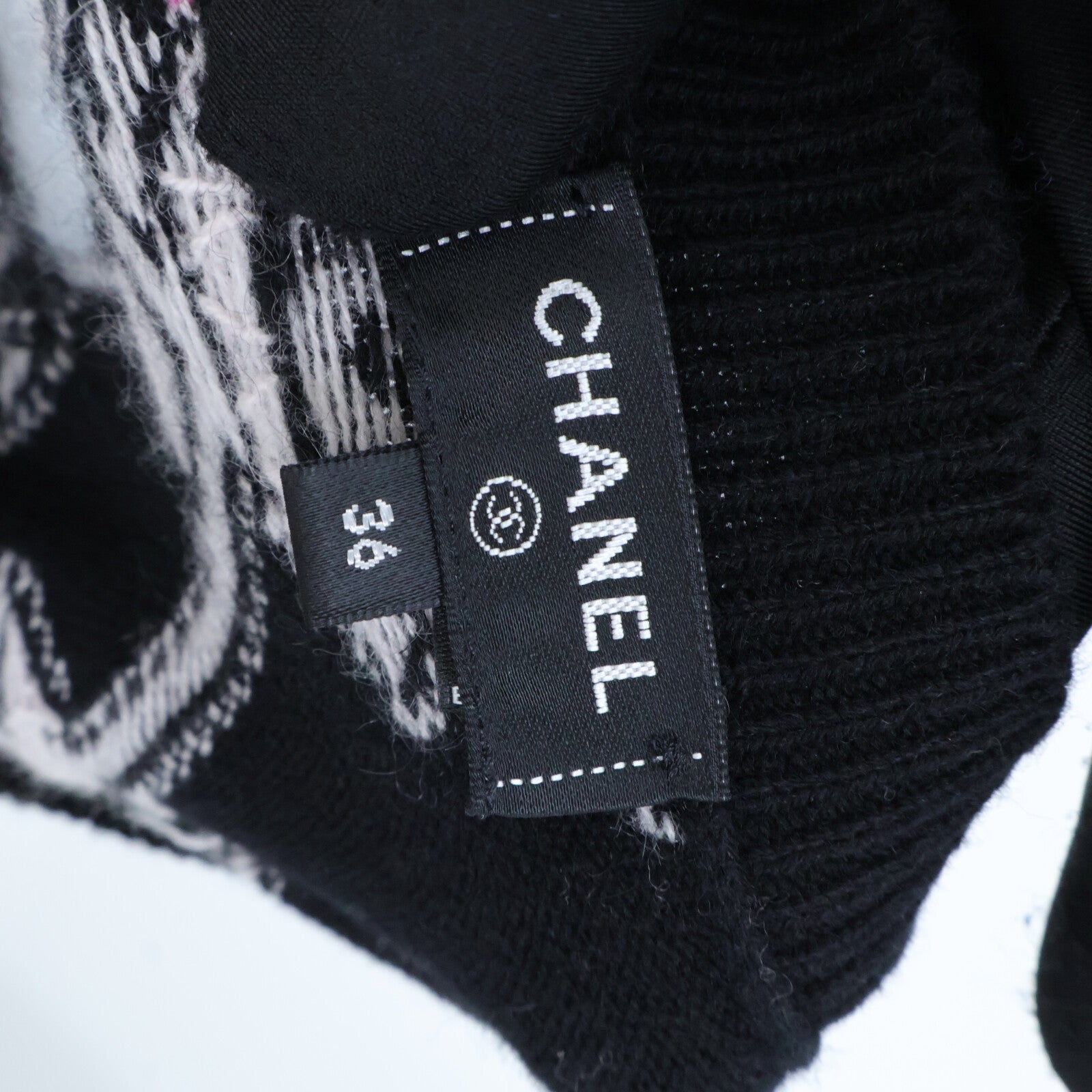 CHANEL 22B Logo Graphic Cardigan針織
