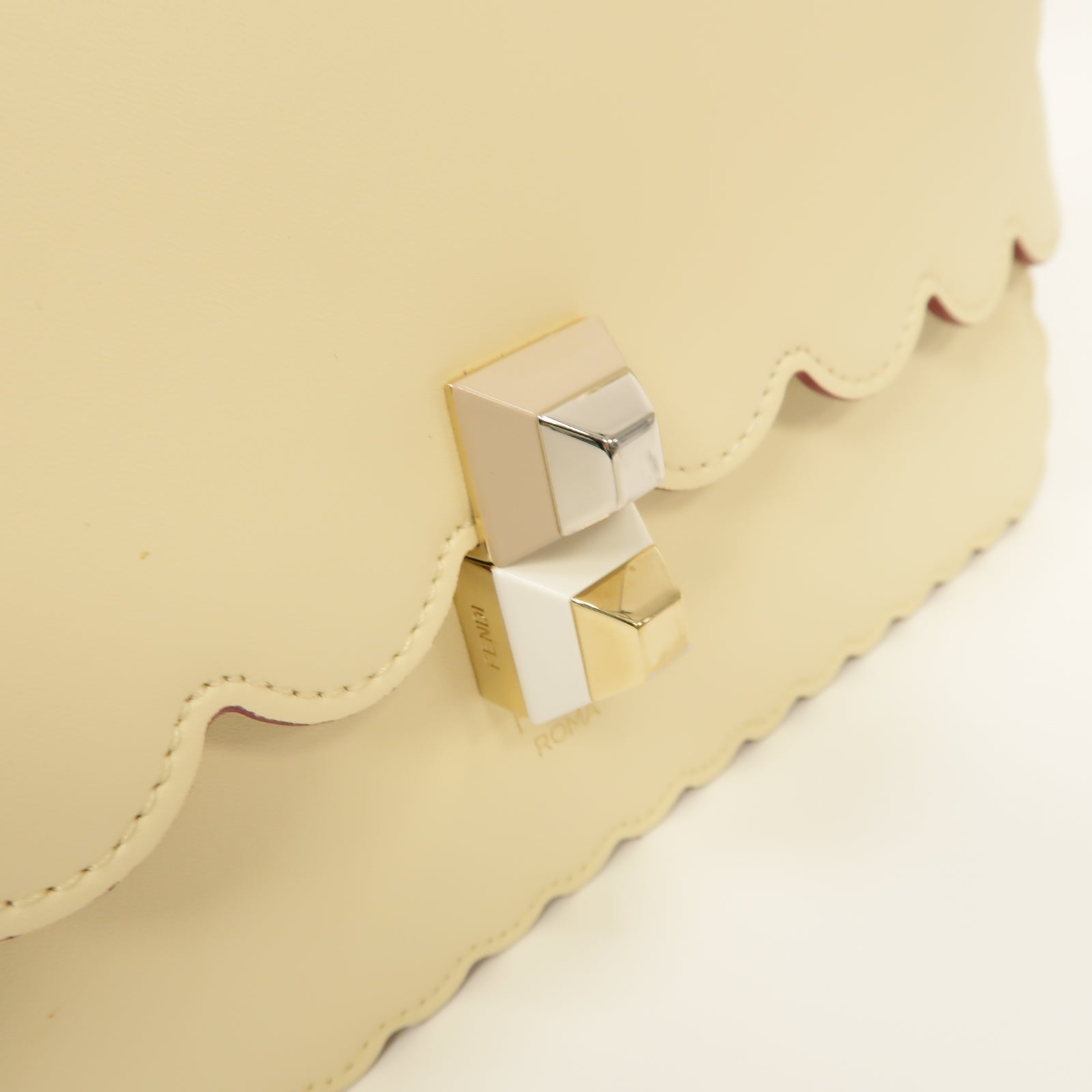 FENDI 【激減優惠】牛皮皮革Kan I金扣手挽肩背兩用袋米色