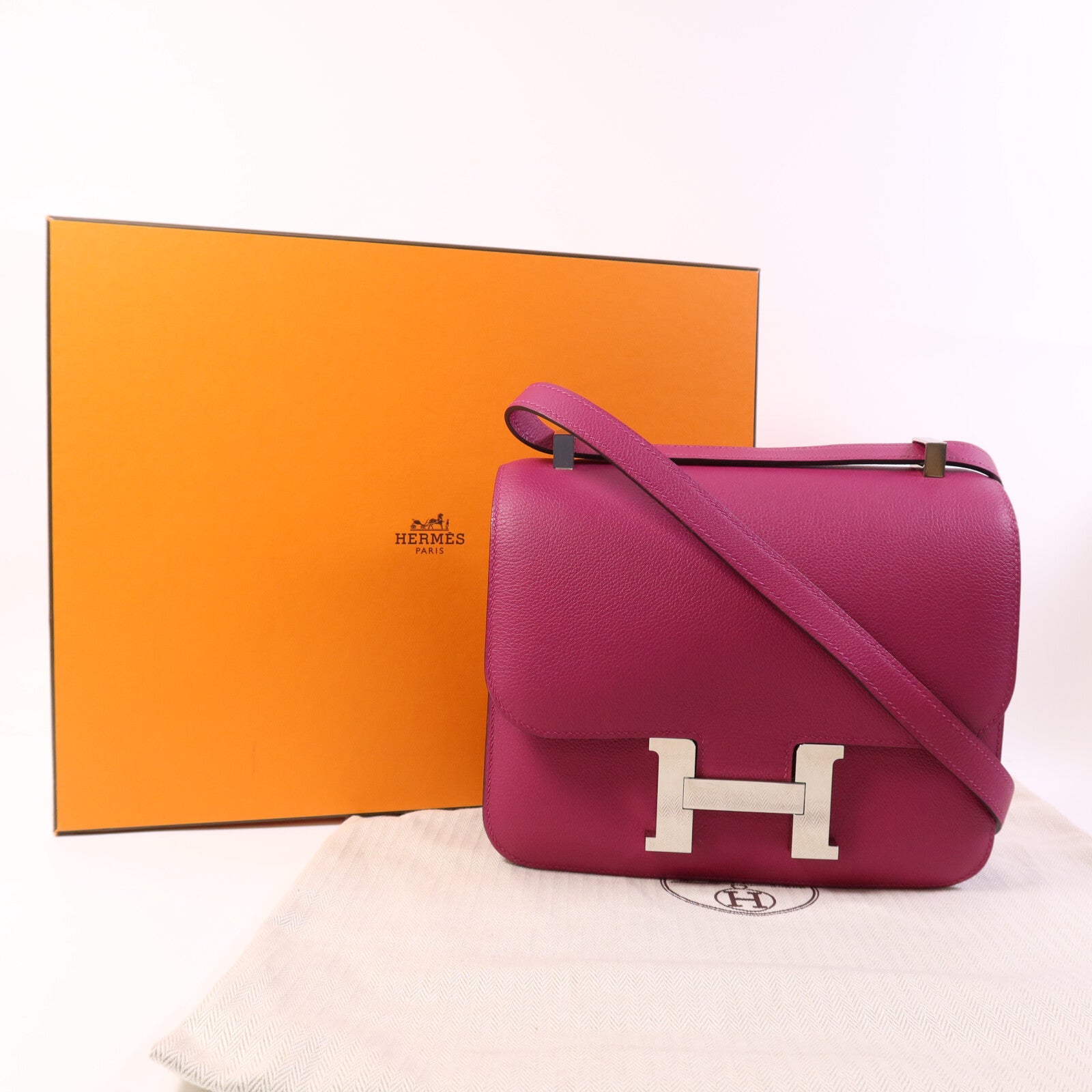 HERMES Evercolor皮革Constance 24銀扣肩背袋Rose Purple