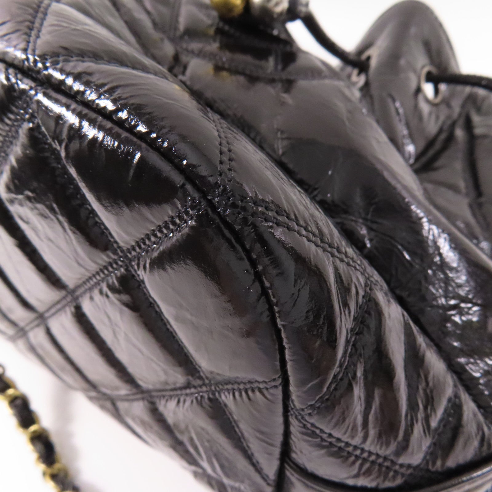 CHANEL 漆皮皮革Drawstring Bag金扣鏈帶肩背袋