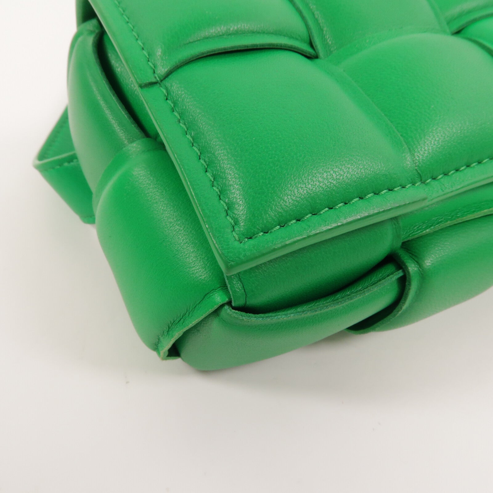 BOTTEGA VENETA 羊皮皮革Cassette Padded Mini腰包