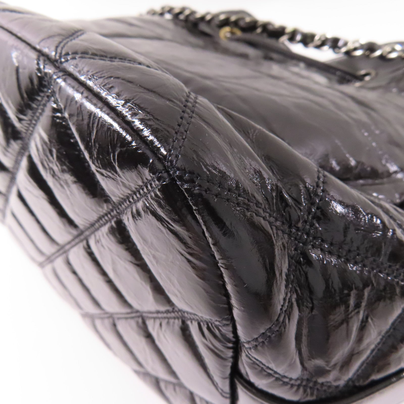 CHANEL 漆皮皮革Drawstring Bag金扣鏈帶肩背袋