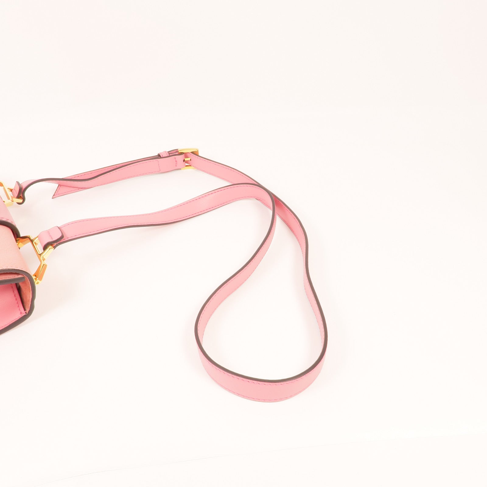 Miu Miu 山羊皮皮革Shoulder Bag金扣肩背袋