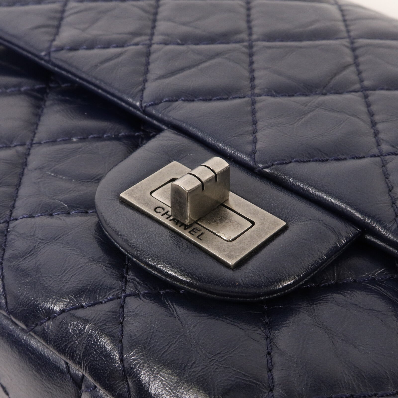 CHANEL 牛皮皮革2.55 Medium鏈帶肩背袋