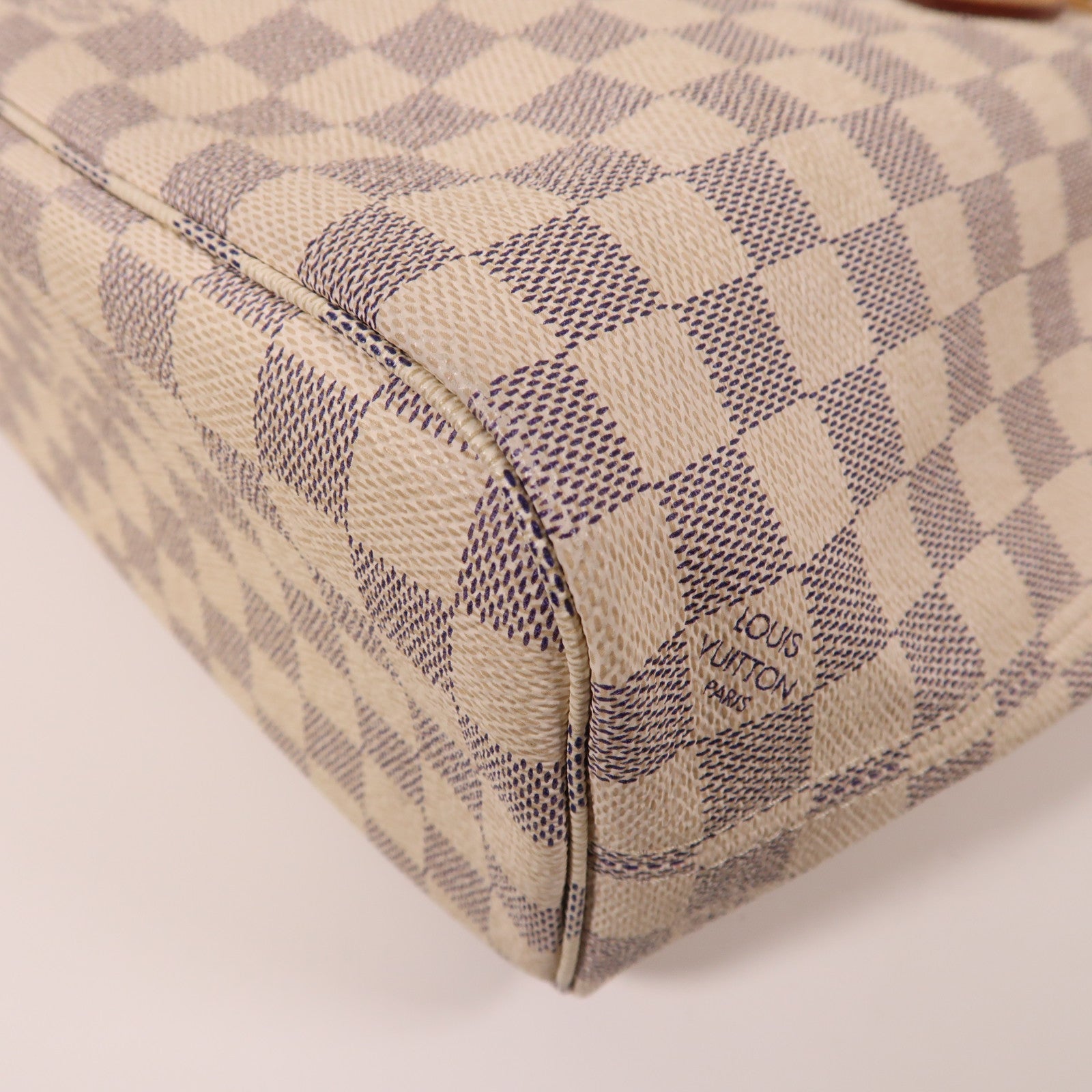 LOUIS VUITTON Damier NeverFull PM金扣手挽袋白色