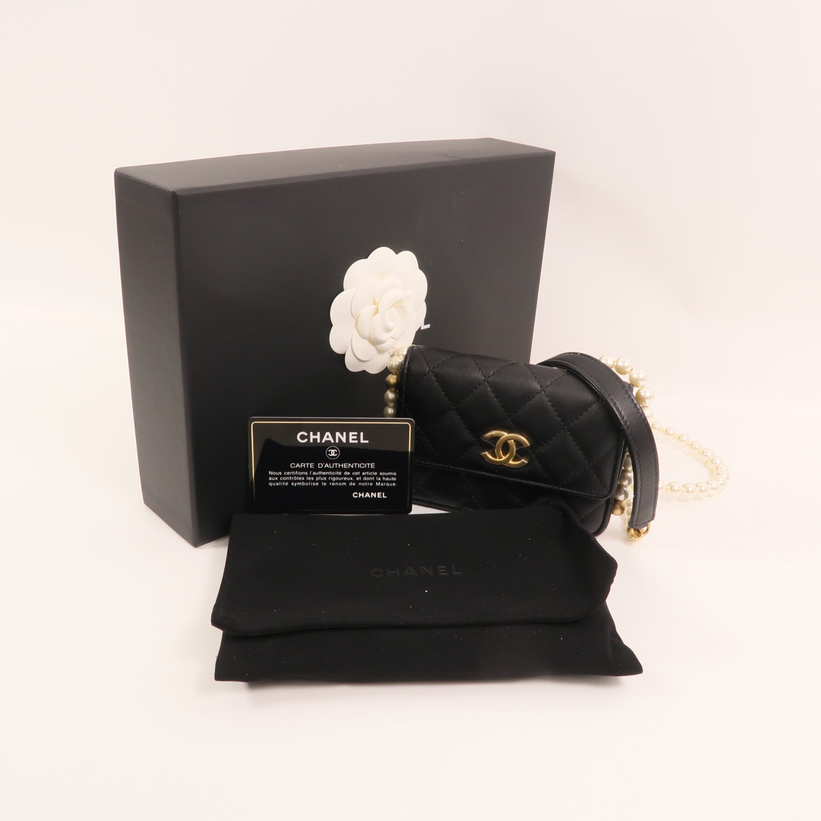 CHANEL 羊皮皮革Pearl Chain Wallet金扣鏈帶肩背袋