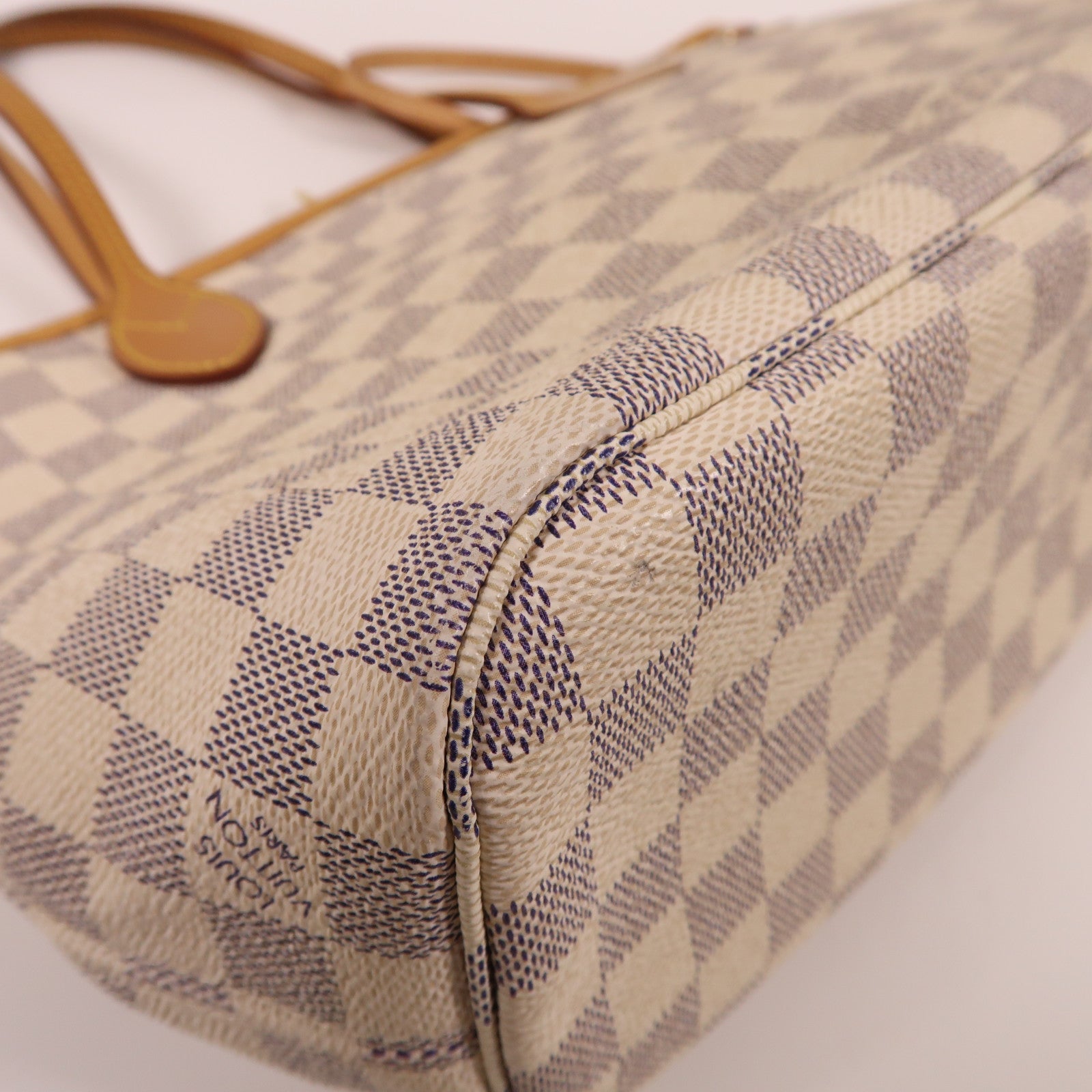 LOUIS VUITTON Damier NeverFull PM金扣手挽袋白色