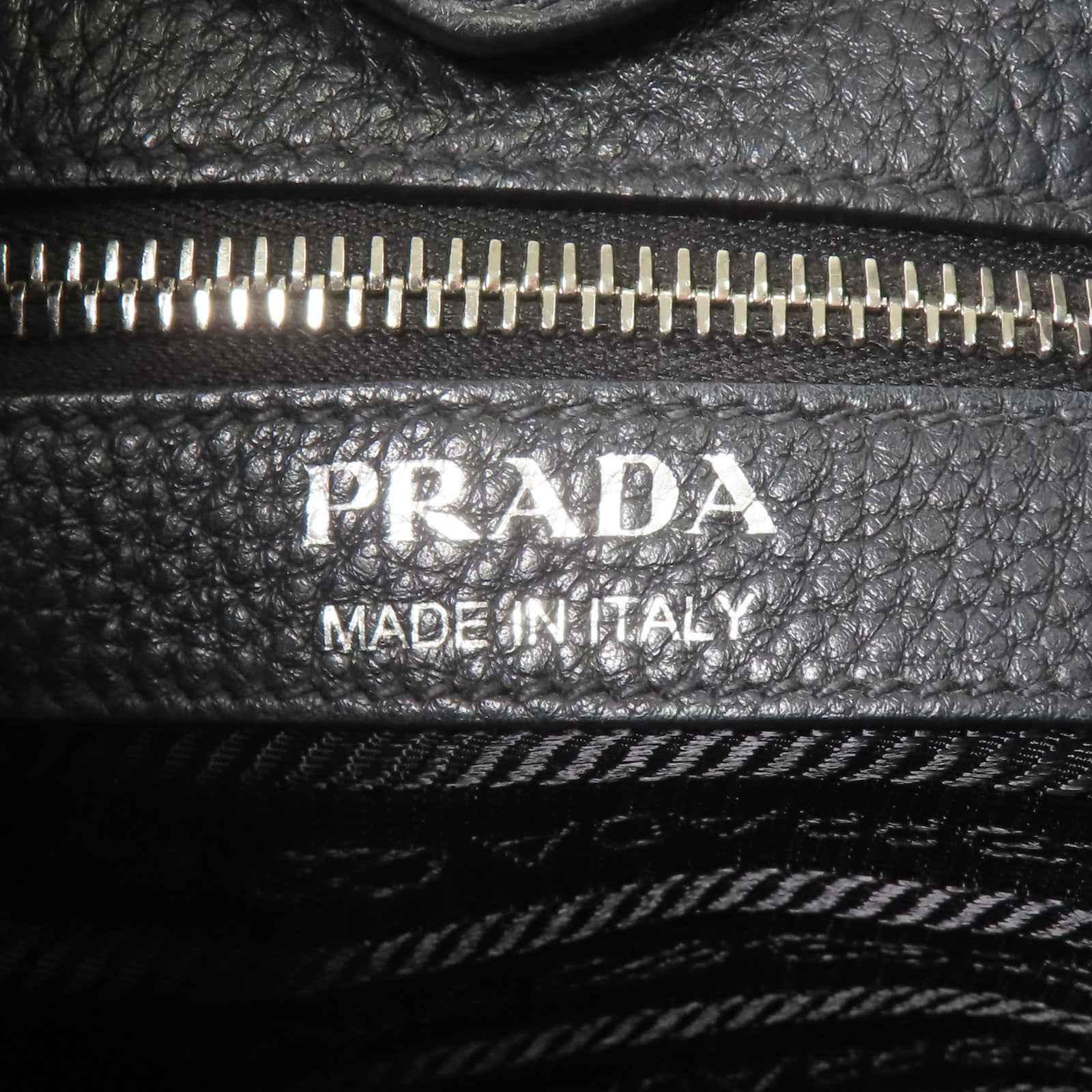 PRADA 皮革Shoulder Bag銀扣肩背袋
