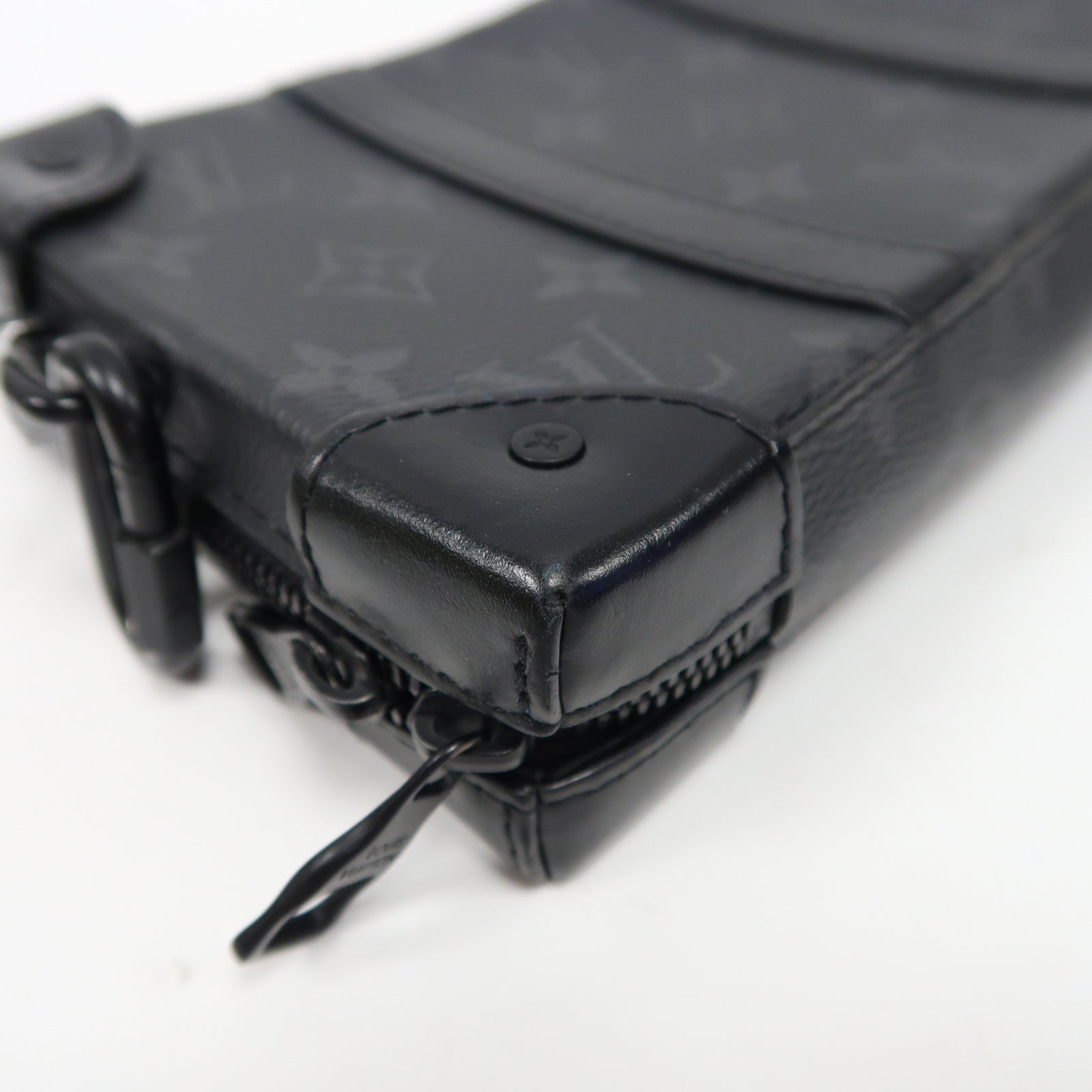 LOUIS VUITTON 【激減優惠】Monogram Eclipse Soft Trunk肩背袋黑色