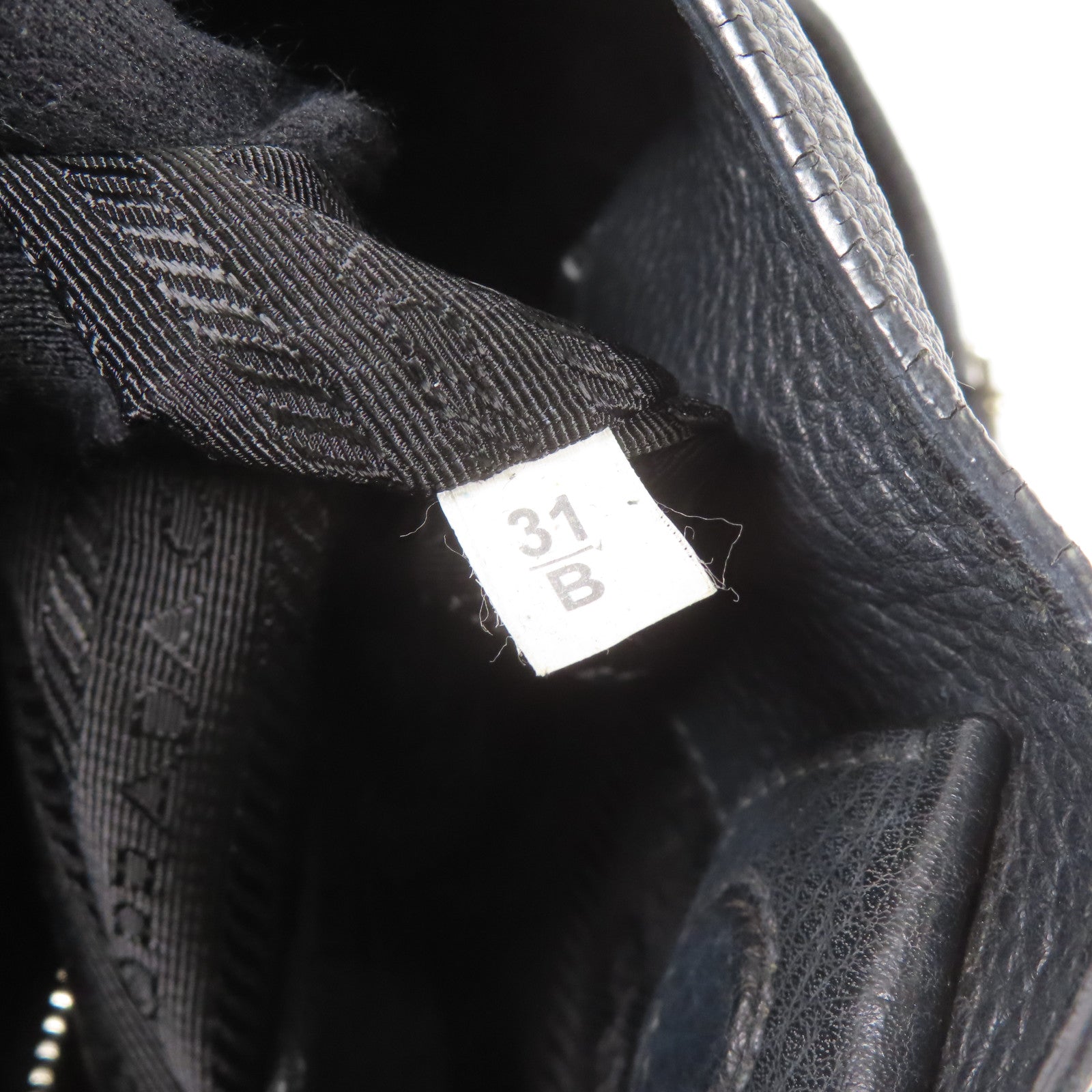 PRADA 皮革Shoulder Bag銀扣肩背袋