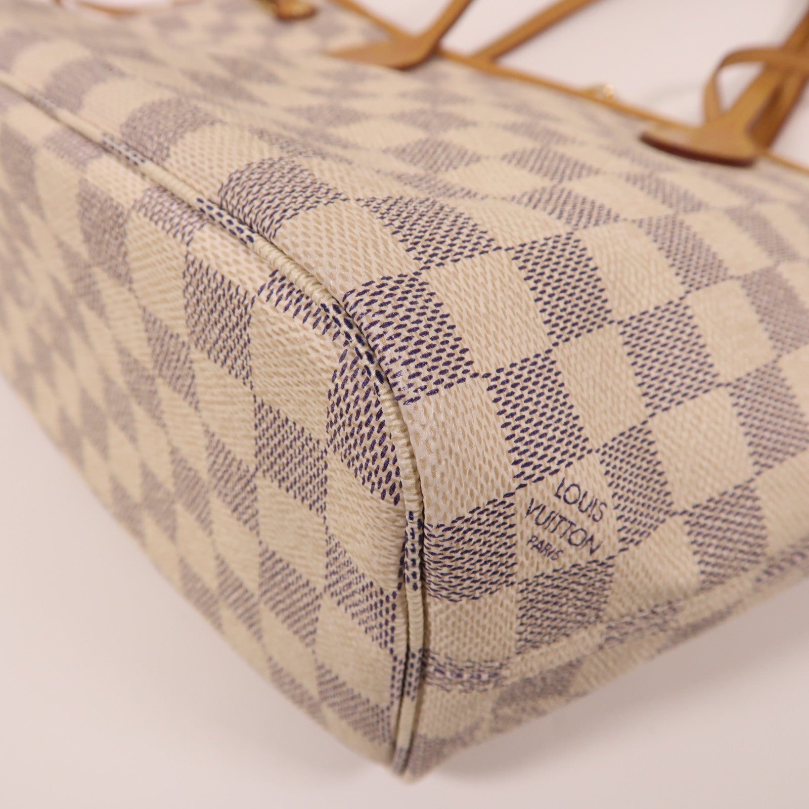 LOUIS VUITTON Damier NeverFull PM金扣手挽袋白色