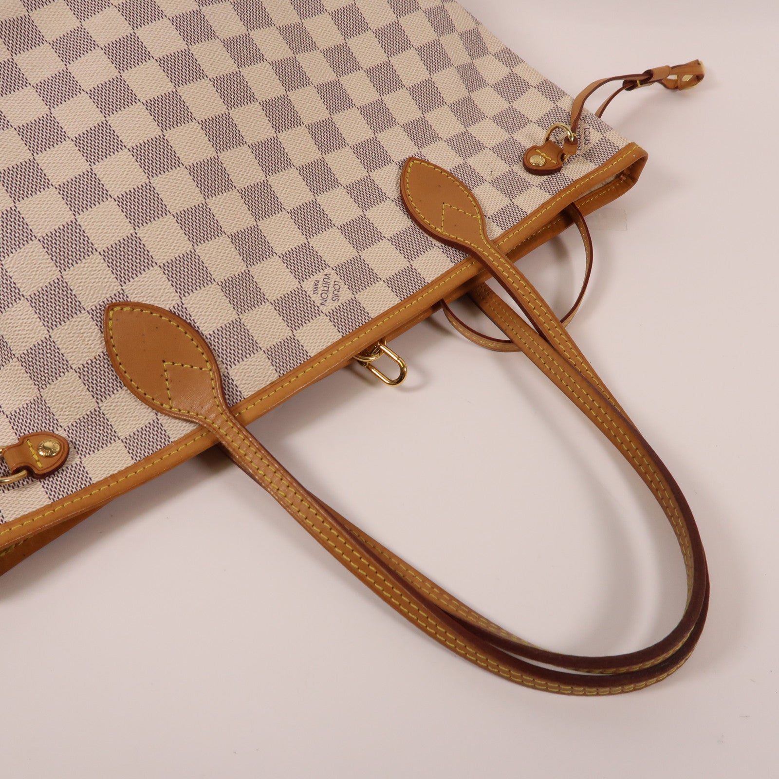 LOUIS VUITTON Damier NeverFull PM金扣手挽袋白色