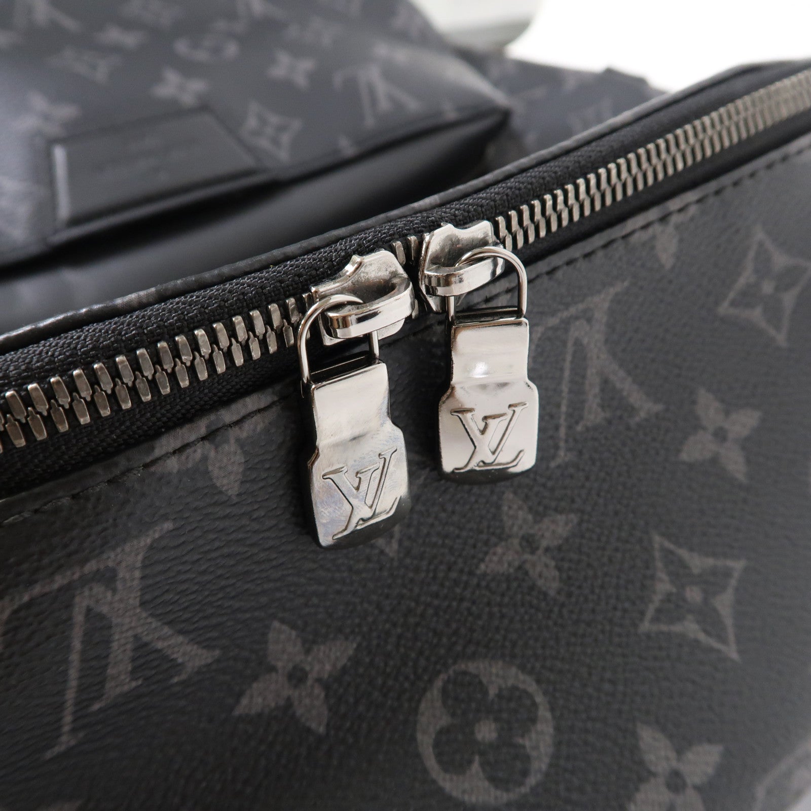 LOUIS VUITTON Monogram Eclipse Discovery銀扣背包黑色