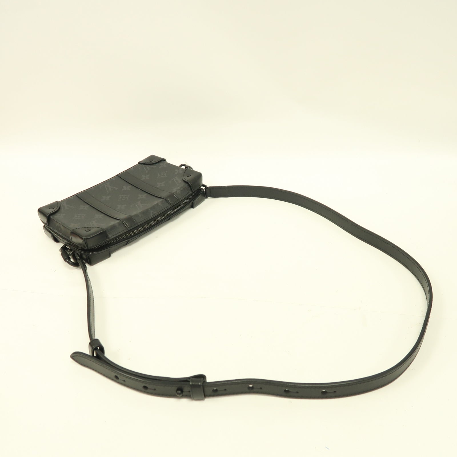 LOUIS VUITTON 【激減優惠】Monogram Eclipse Soft Trunk肩背袋黑色