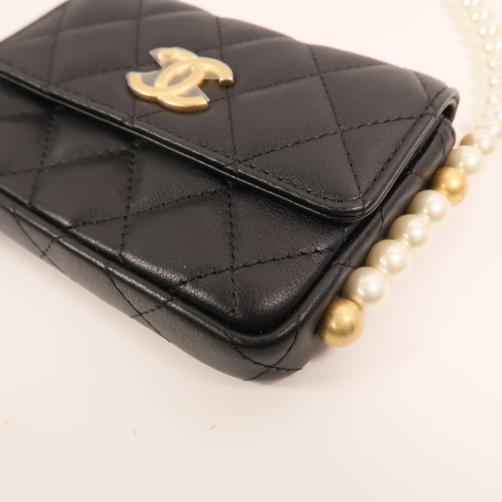 CHANEL 羊皮皮革Pearl Chain Wallet金扣鏈帶肩背袋