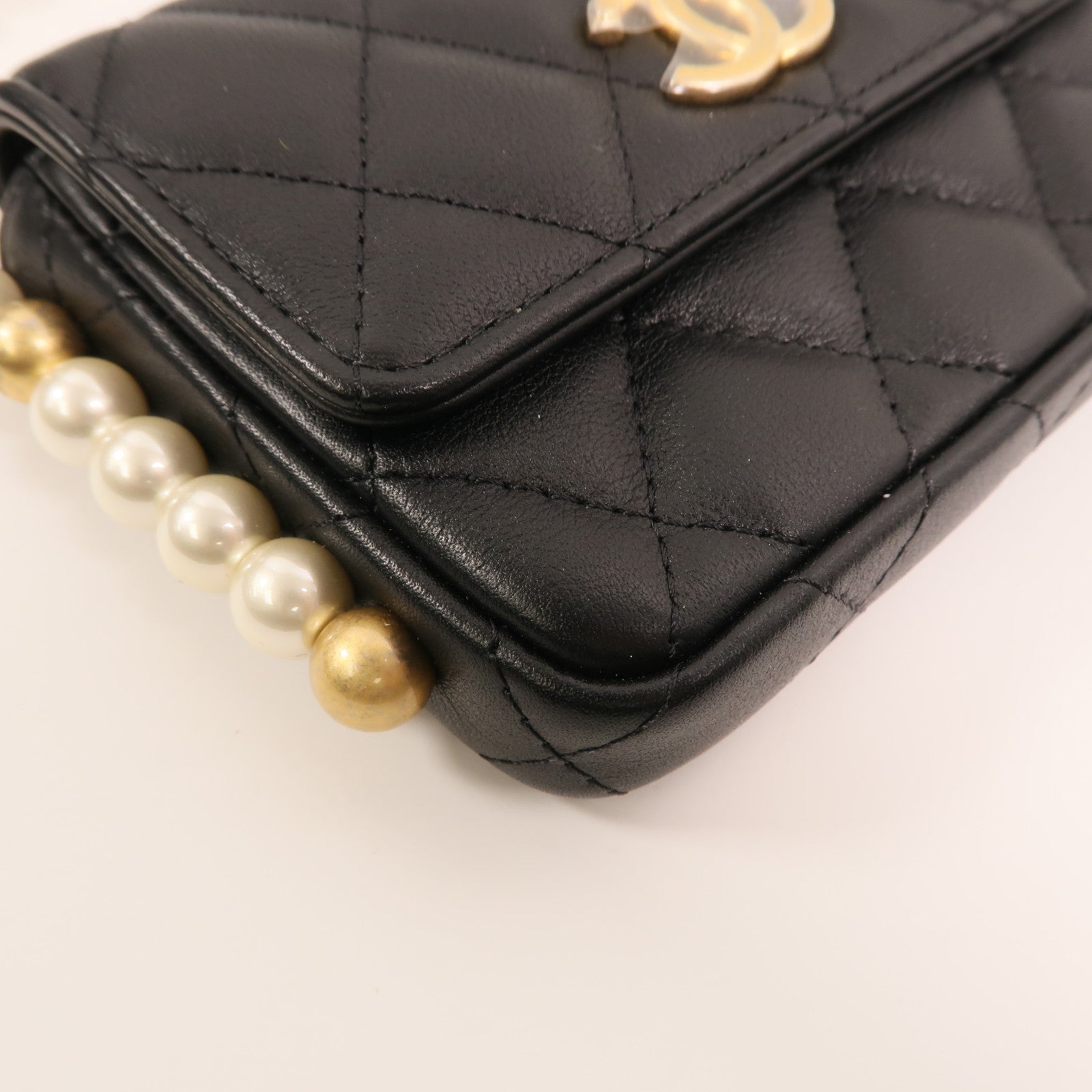 CHANEL 羊皮皮革Pearl Chain Wallet金扣鏈帶肩背袋