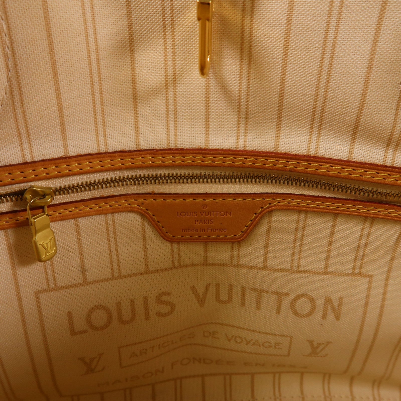 LOUIS VUITTON Damier NeverFull PM金扣手挽袋白色
