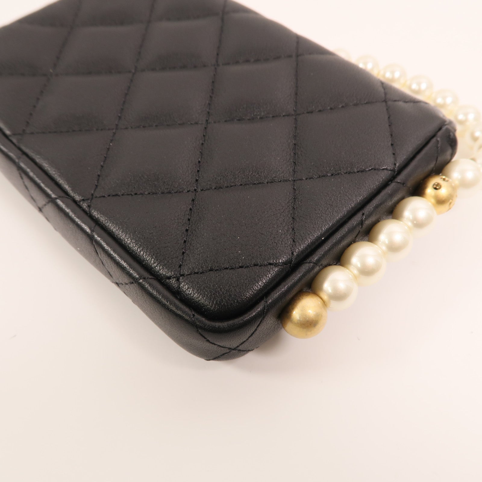 CHANEL 羊皮皮革Pearl Chain Wallet金扣鏈帶肩背袋
