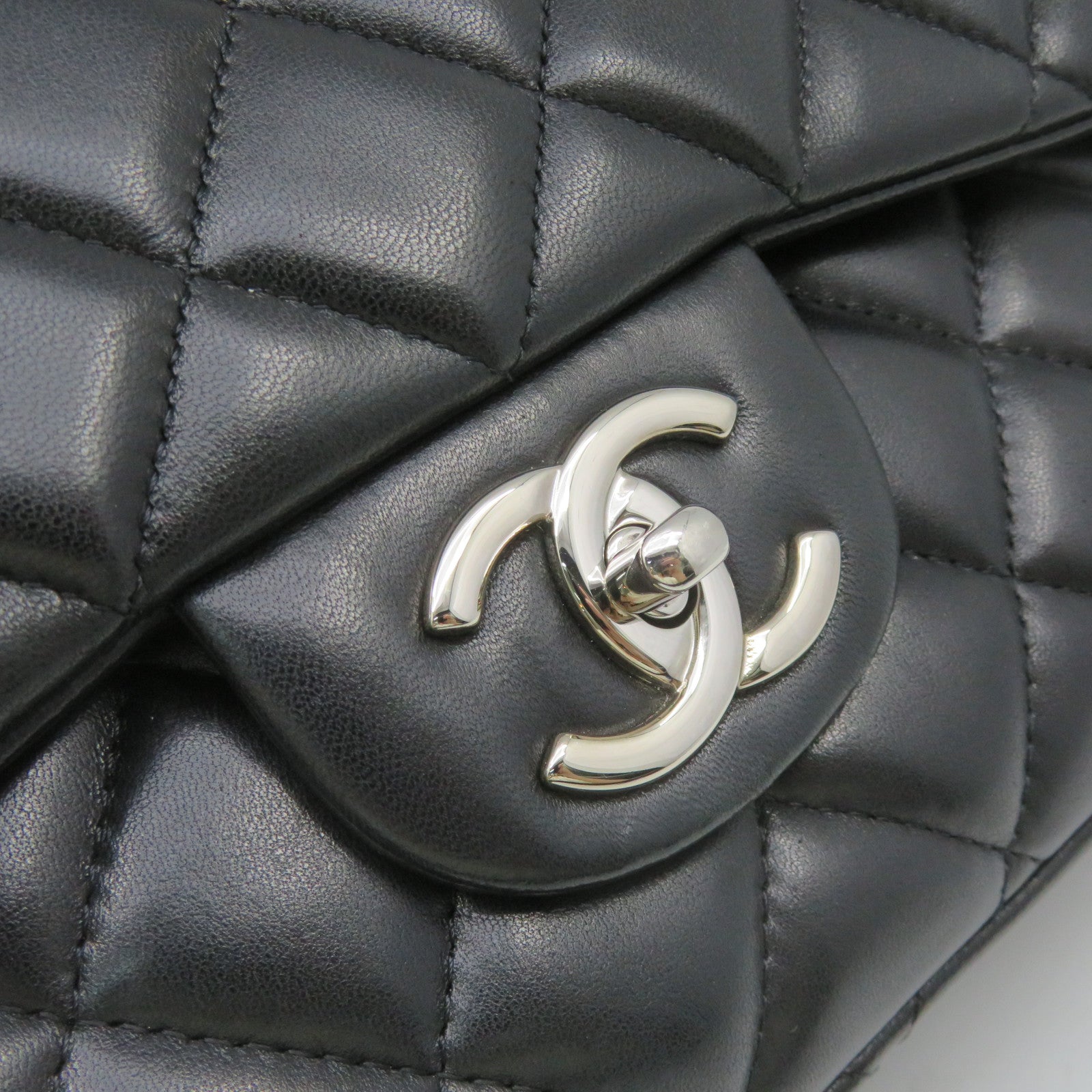 CHANEL 菱格羊皮皮革Jumbo Shoulder Bag银扣链带肩背袋黑色