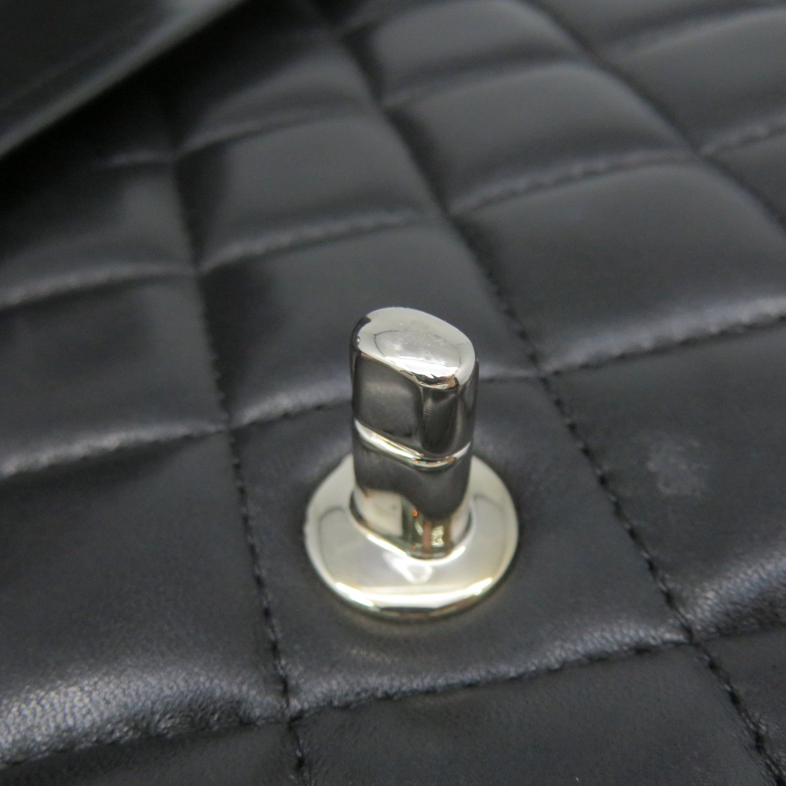 CHANEL 菱格羊皮皮革Jumbo Shoulder Bag银扣链带肩背袋黑色