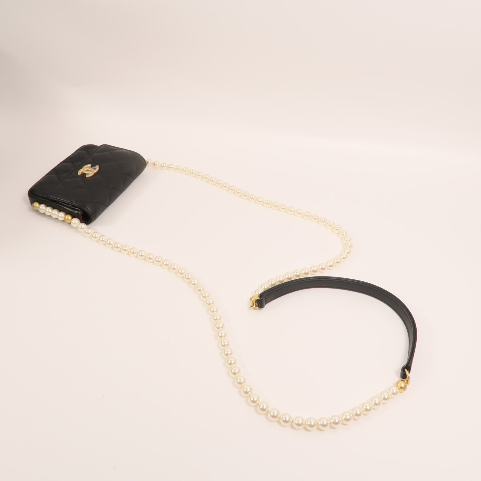 CHANEL 羊皮皮革Pearl Chain Wallet金扣鏈帶肩背袋