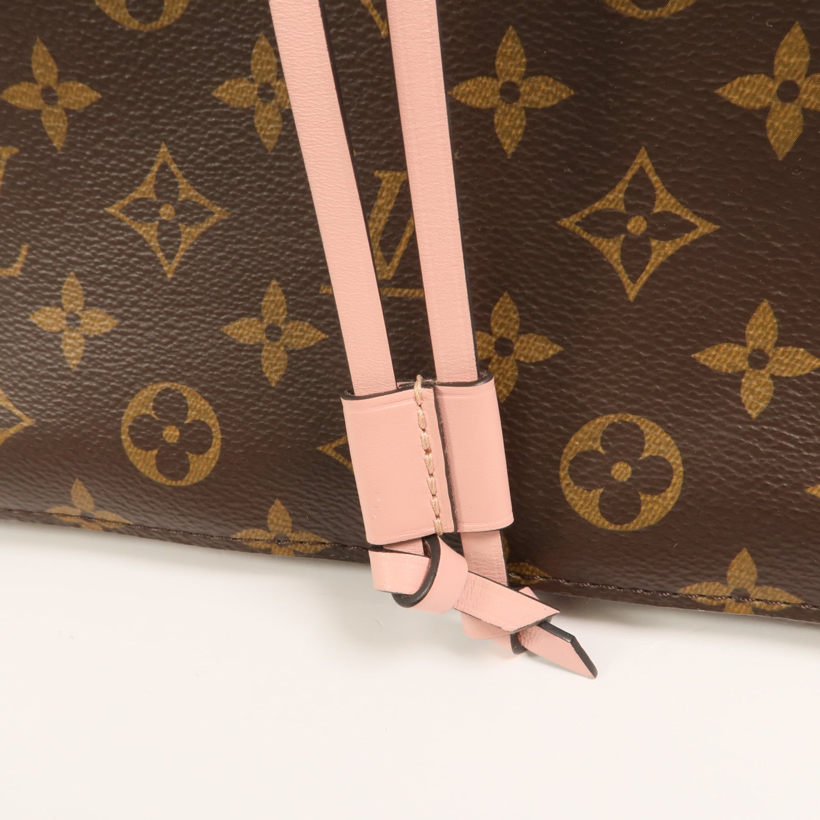 LOUIS VUITTON Monogram Neo Noe金扣肩背袋