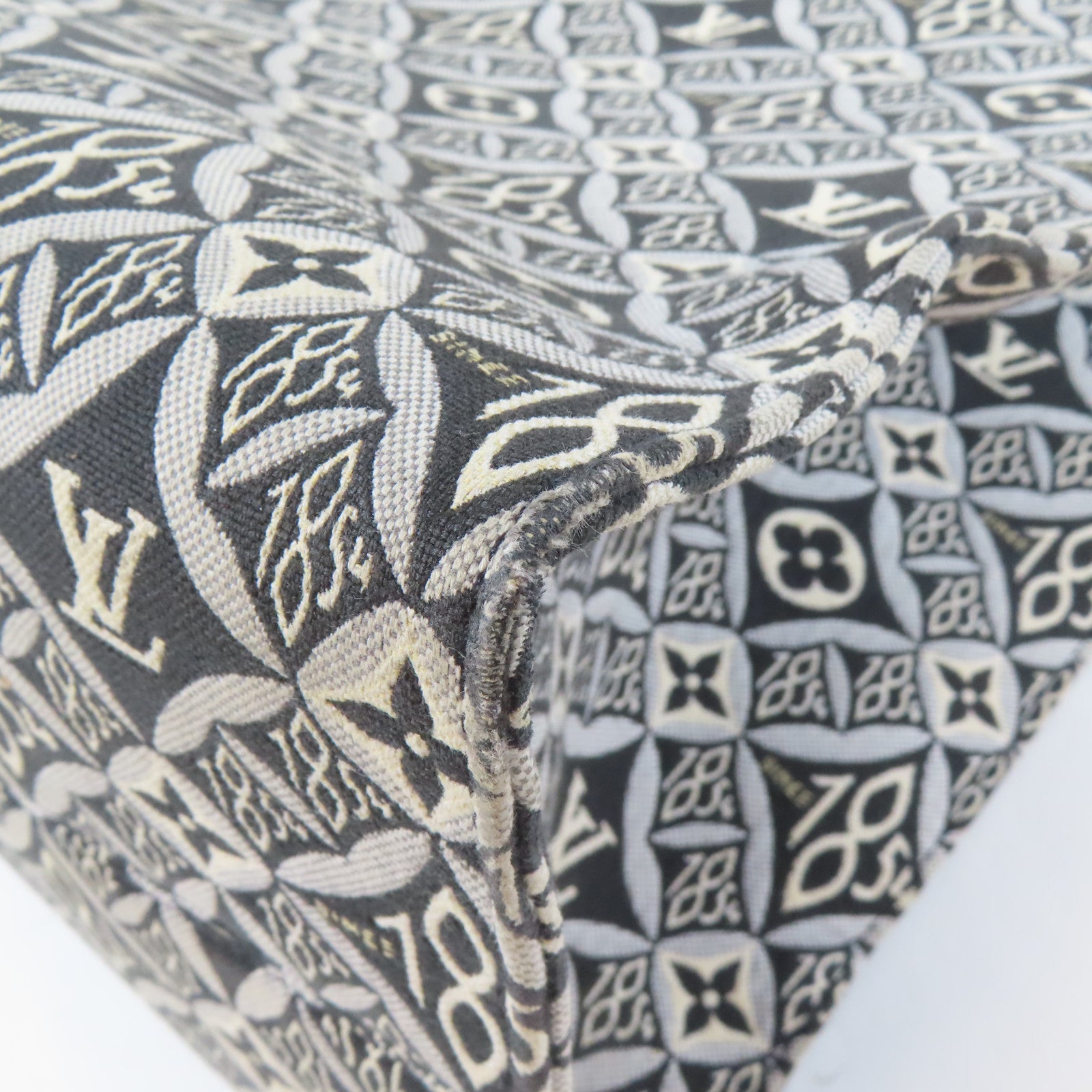 LOUIS VUITTON Monogram Jacquard Since 1854 On The Go金扣手挽肩背兩用袋黑色/白色