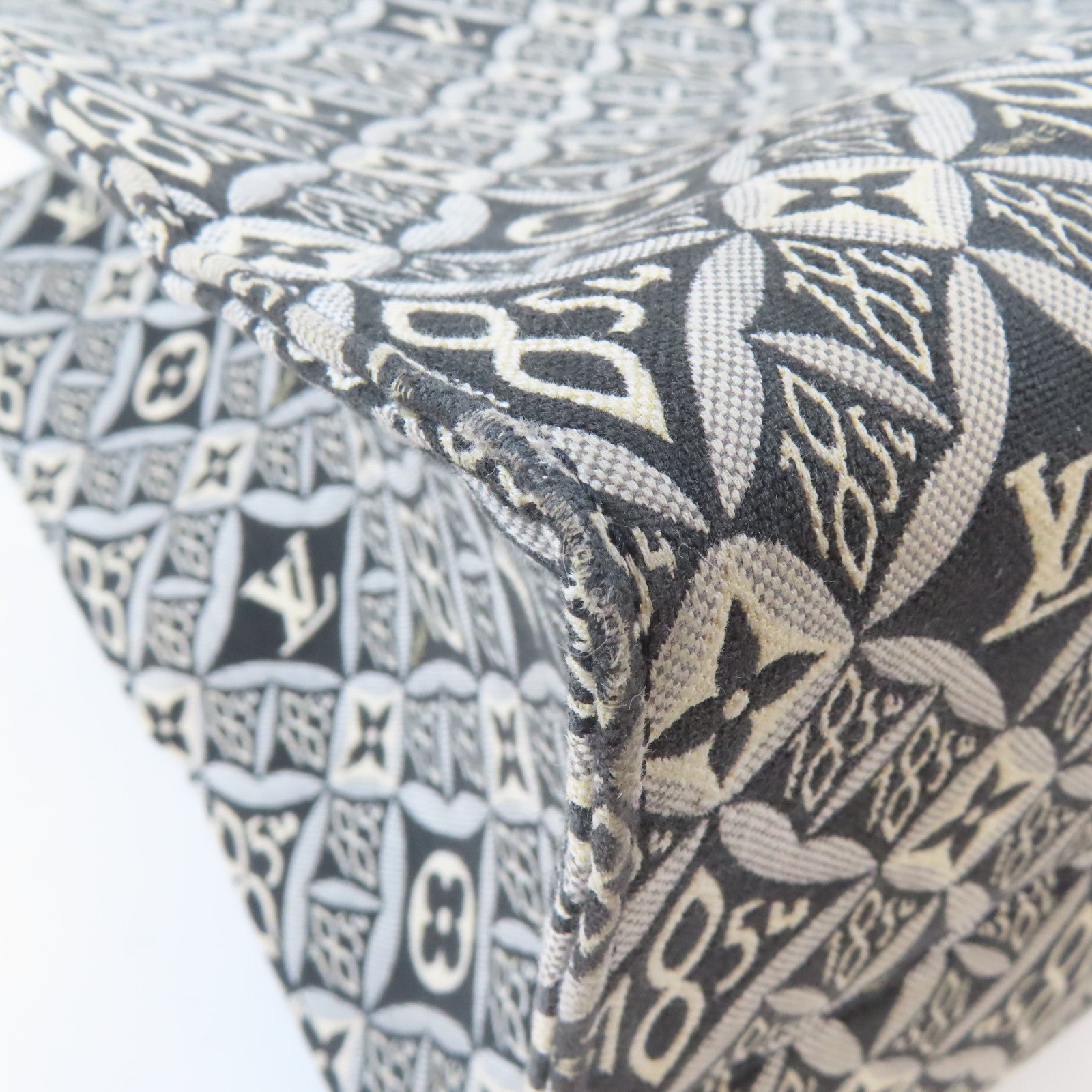 LOUIS VUITTON Monogram Jacquard Since 1854 On The Go金扣手挽肩背兩用袋黑色/白色
