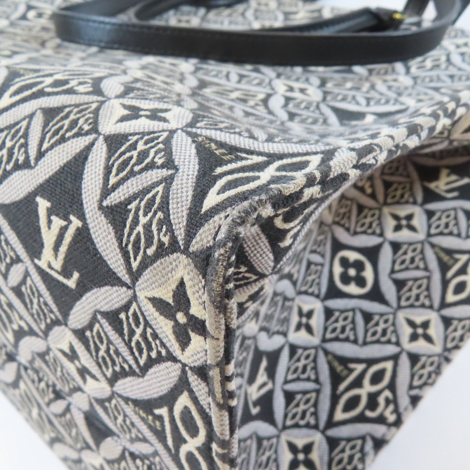 LOUIS VUITTON Monogram Jacquard Since 1854 On The Go金扣手挽肩背兩用袋黑色/白色