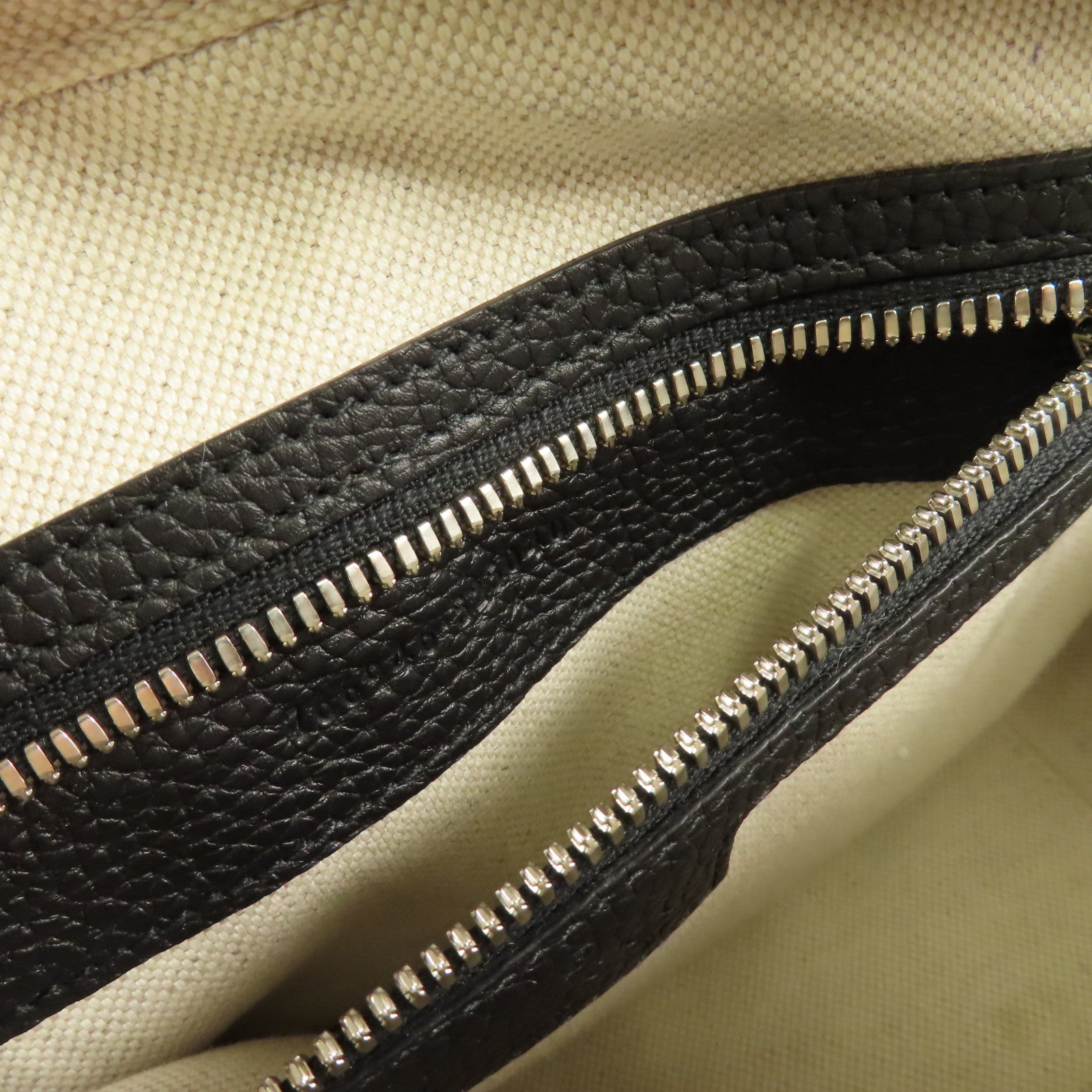 GUCCI 牛皮皮革Camera Bag銀扣肩背袋