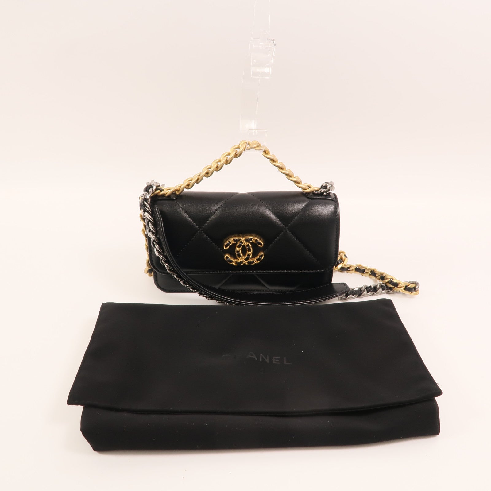 CHANEL 羊皮皮革Chanel 19 Phone Bag金扣鏈帶手挽肩背兩用袋