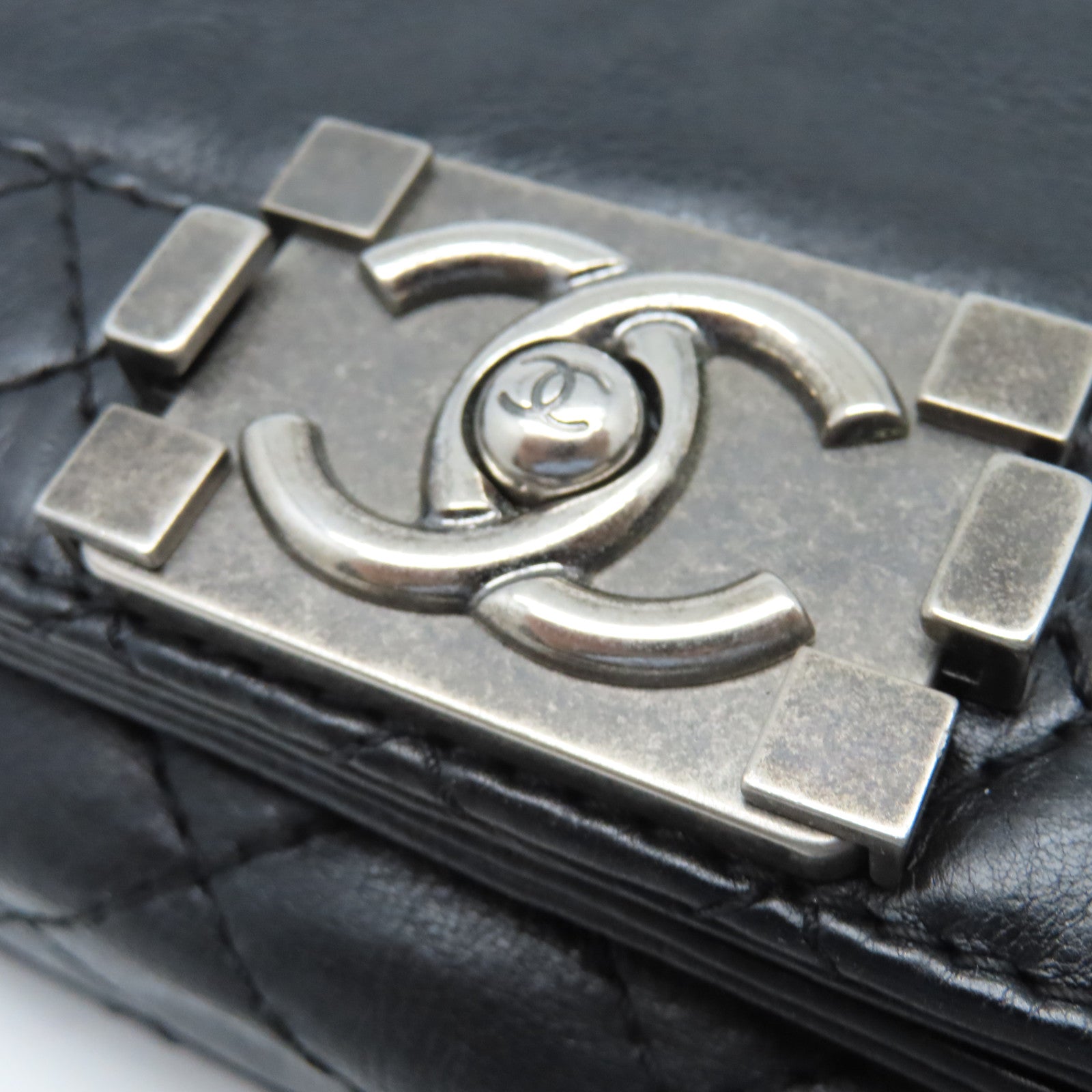 CHANEL 【清倉大減價】菱格牛皮皮革Boy Chanel銀扣鏈帶肩背袋黑色