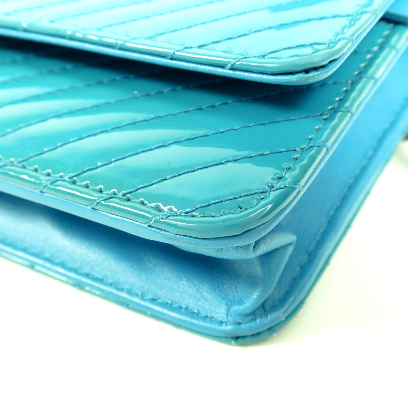 CHANEL 漆皮皮革WOC Chain Shoulder Bag銀扣鏈帶肩背袋