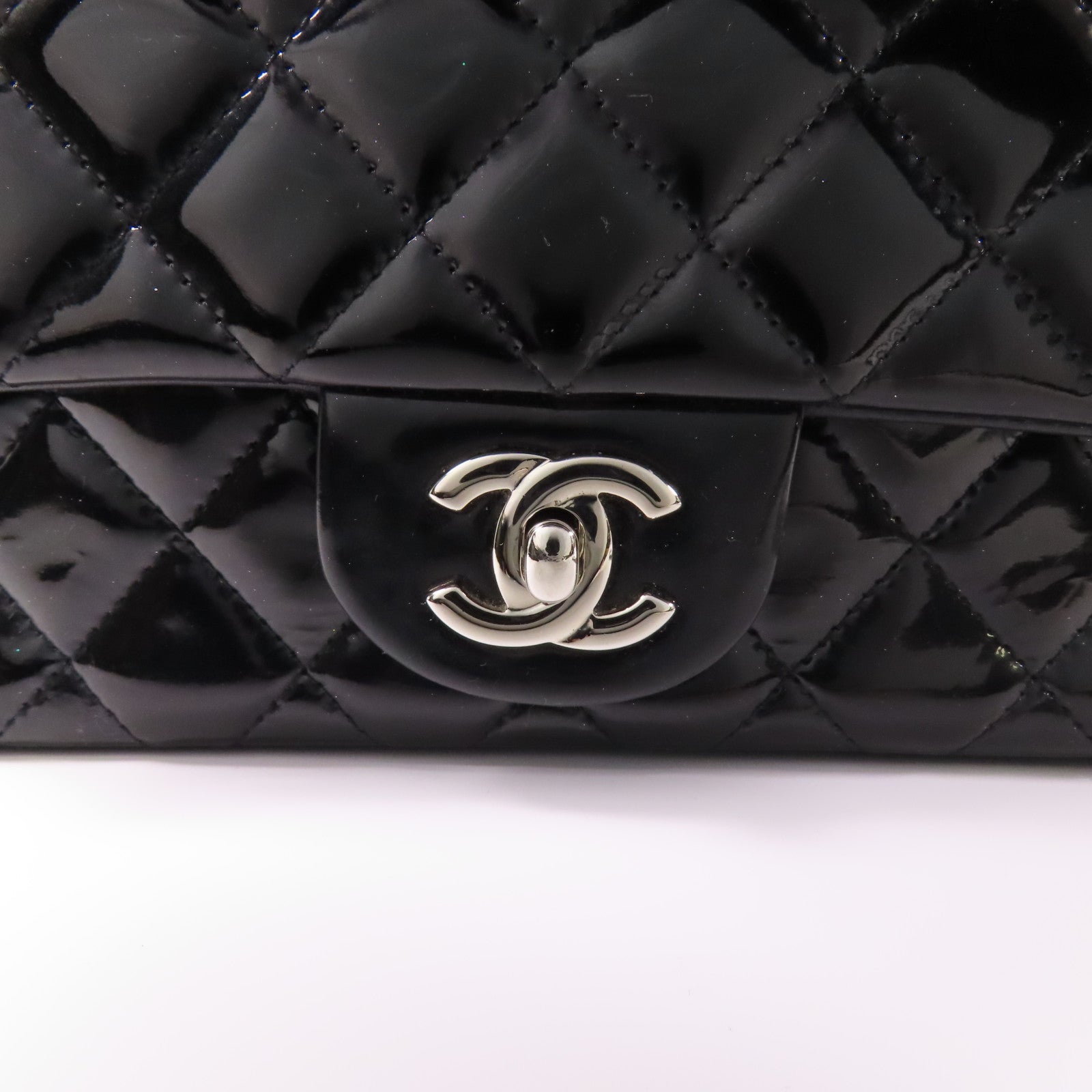 CHANEL 漆皮皮革Classic 20銀扣鏈帶肩背袋