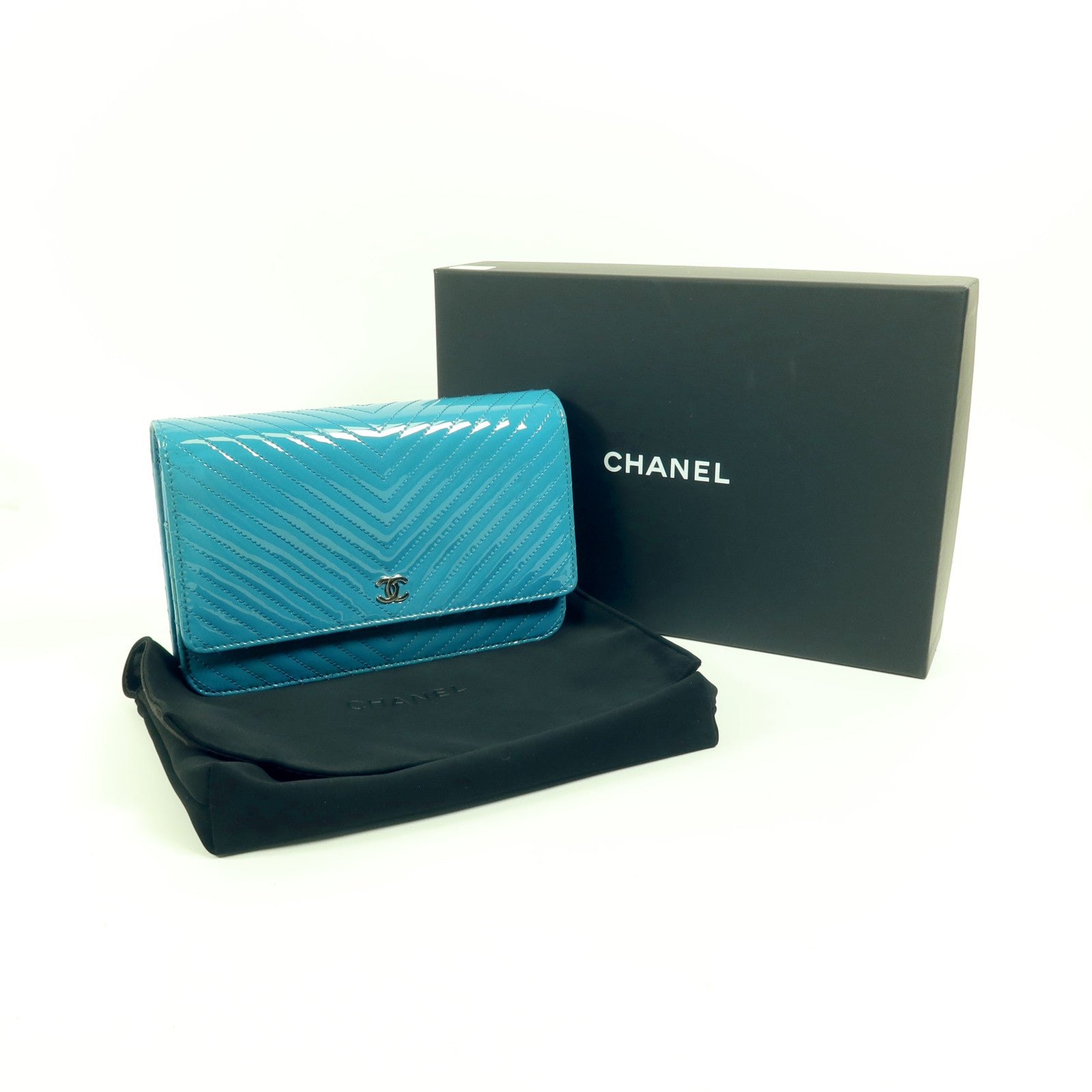 CHANEL 漆皮皮革WOC Chain Shoulder Bag銀扣鏈帶肩背袋