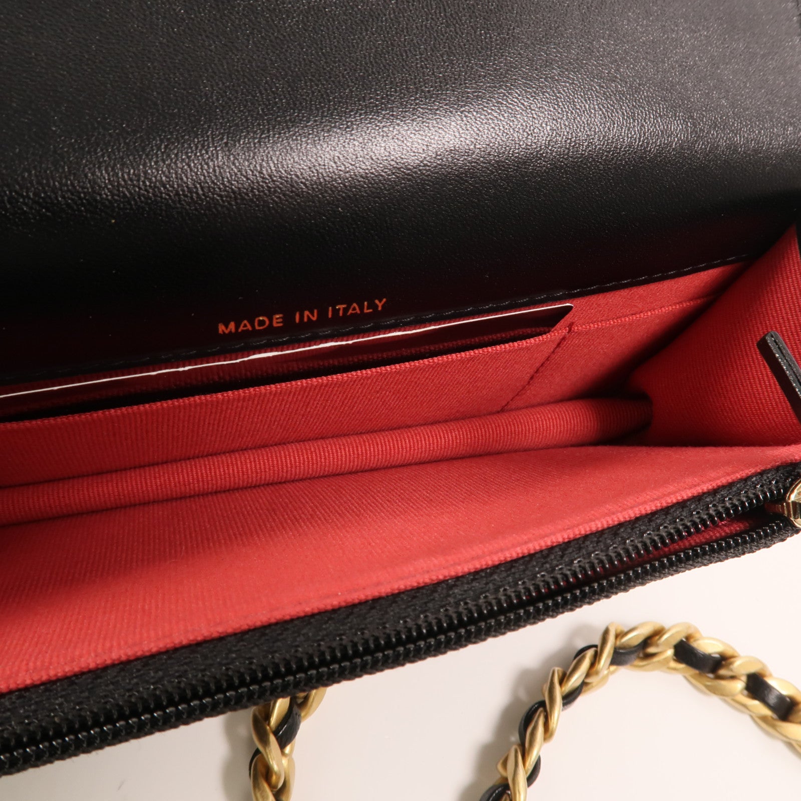 CHANEL 羊皮皮革Chanel 19 Phone Bag金扣鏈帶手挽肩背兩用袋