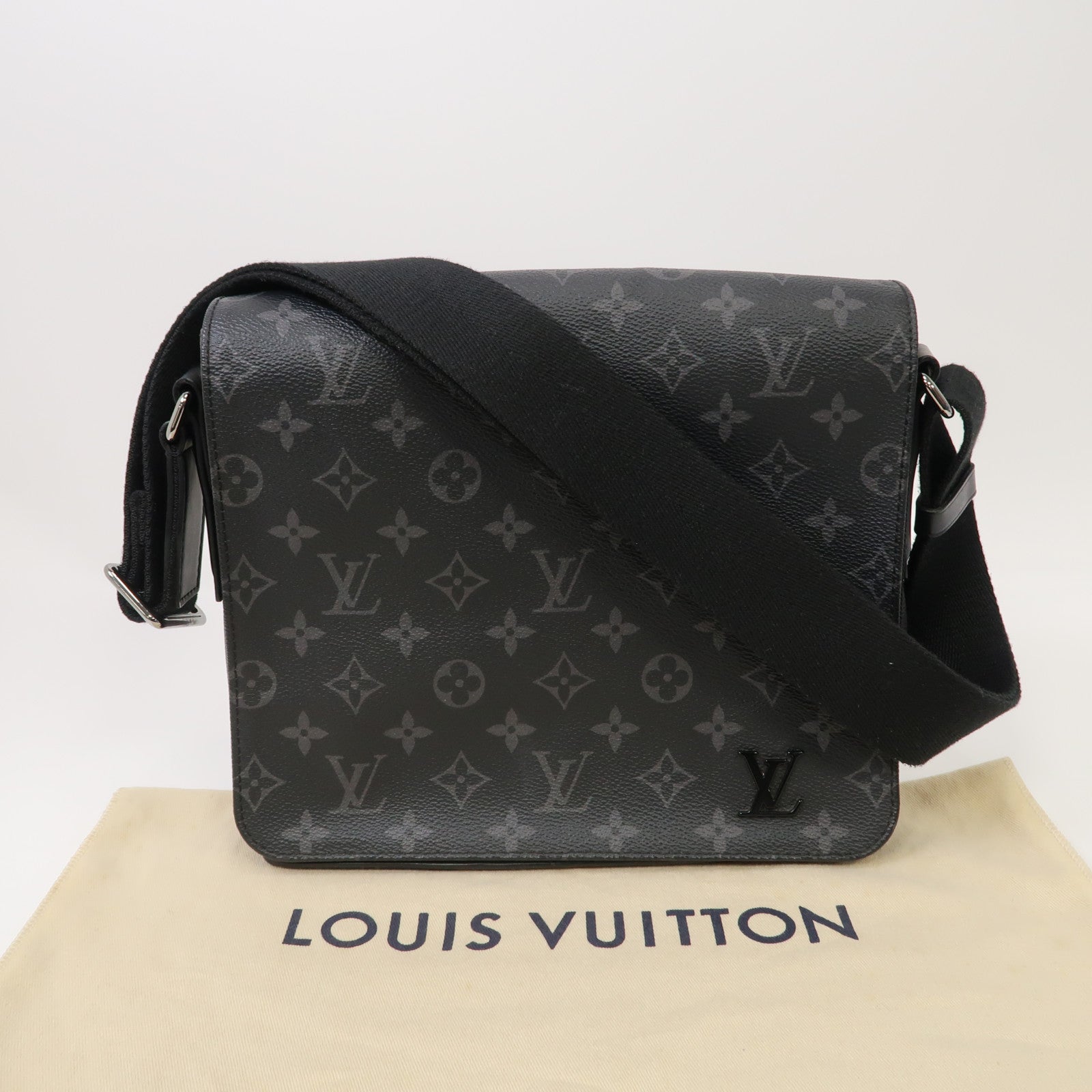 LOUIS VUITTON Monogram Eclipse District PM銀扣肩背袋黑色