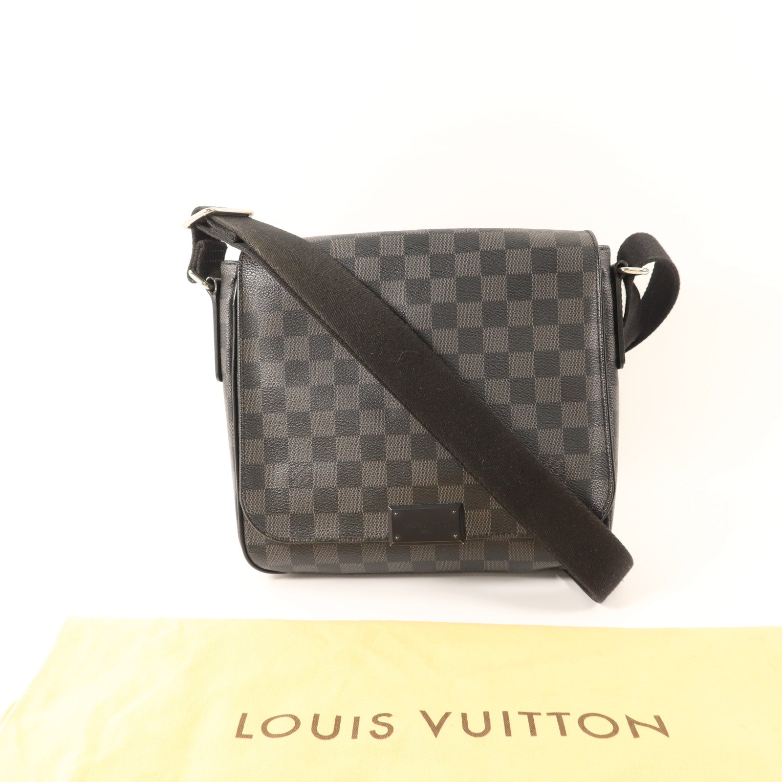 LOUIS VUITTON Damier Graphite District PM銀扣肩背袋