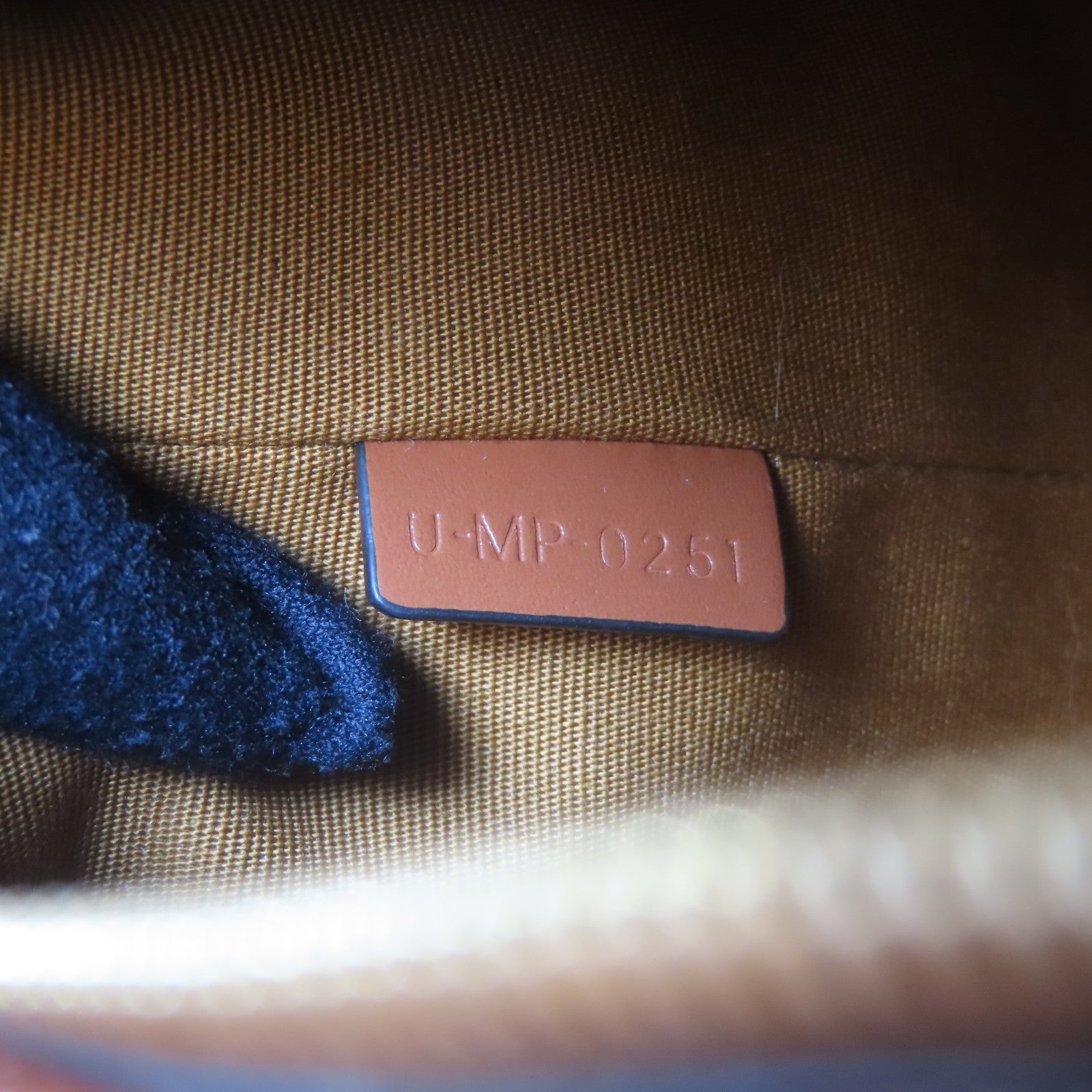 CELINE Triomphe塗層帆布Shoulder Bag金扣肩背袋白色/啡色