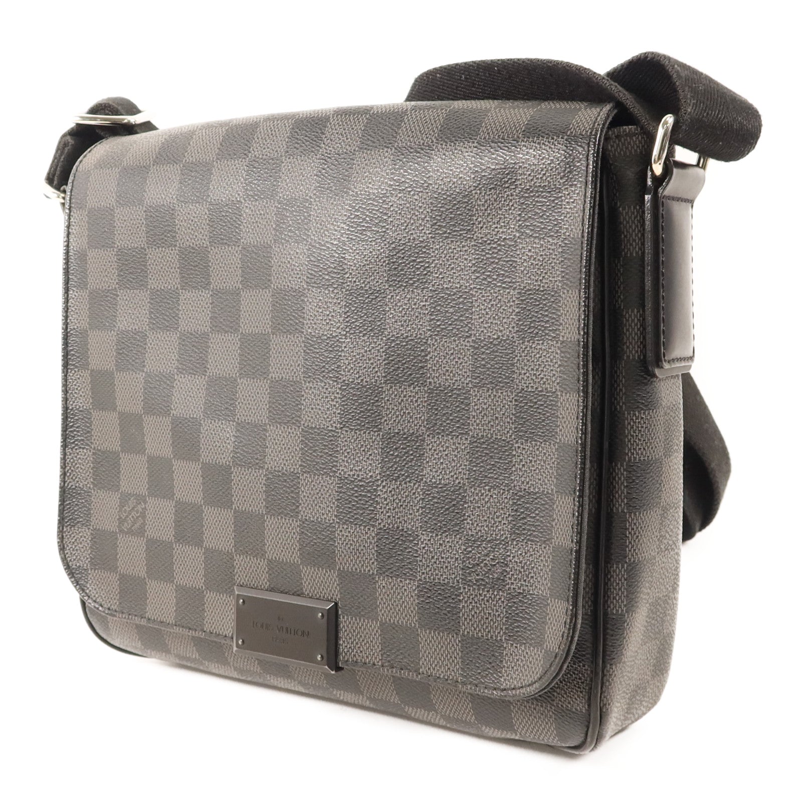 LOUIS VUITTON Damier Graphite District PM銀扣肩背袋