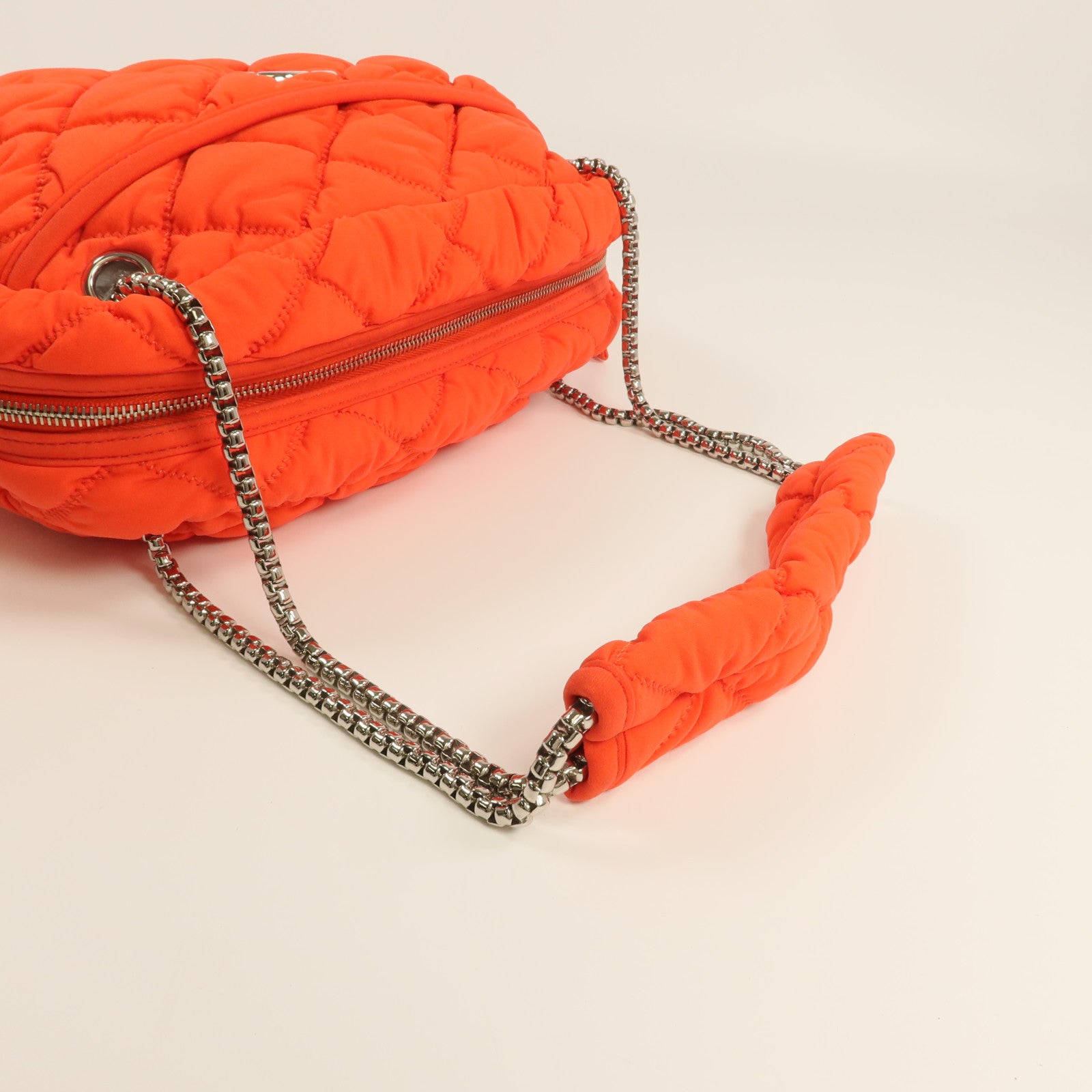CHANEL 布料Bubble Bag銀扣鏈帶肩背袋