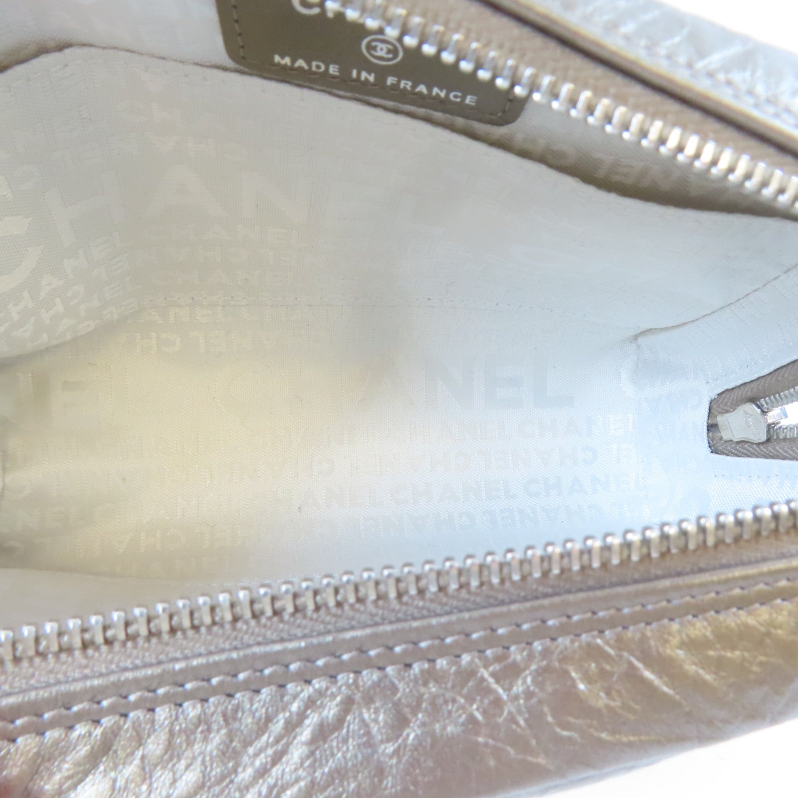 CHANEL 菱格牛皮皮革Pouch銀扣化妝袋金色