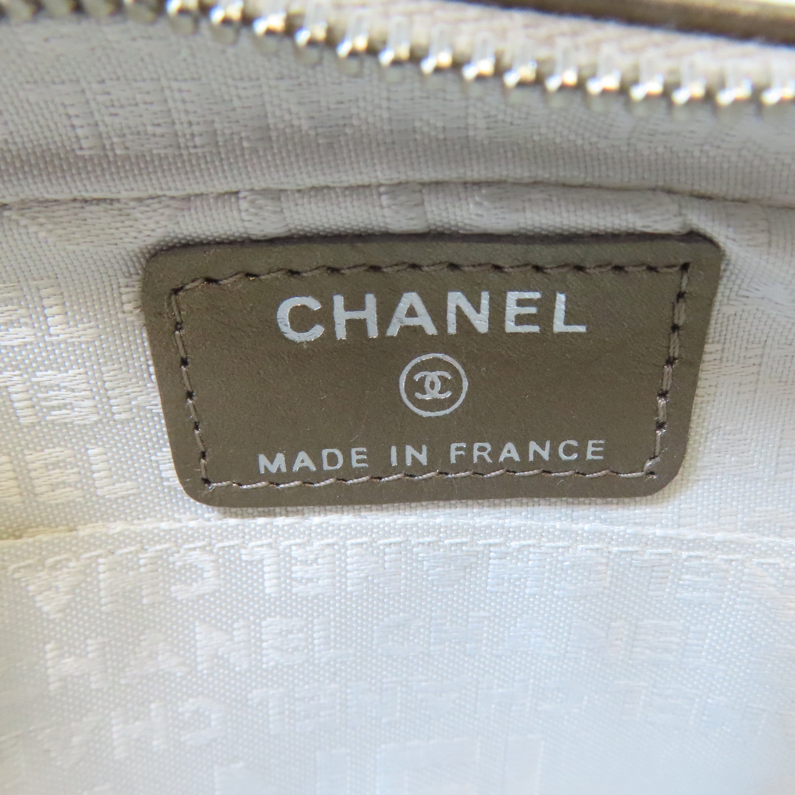 CHANEL 菱格牛皮皮革Pouch銀扣化妝袋金色
