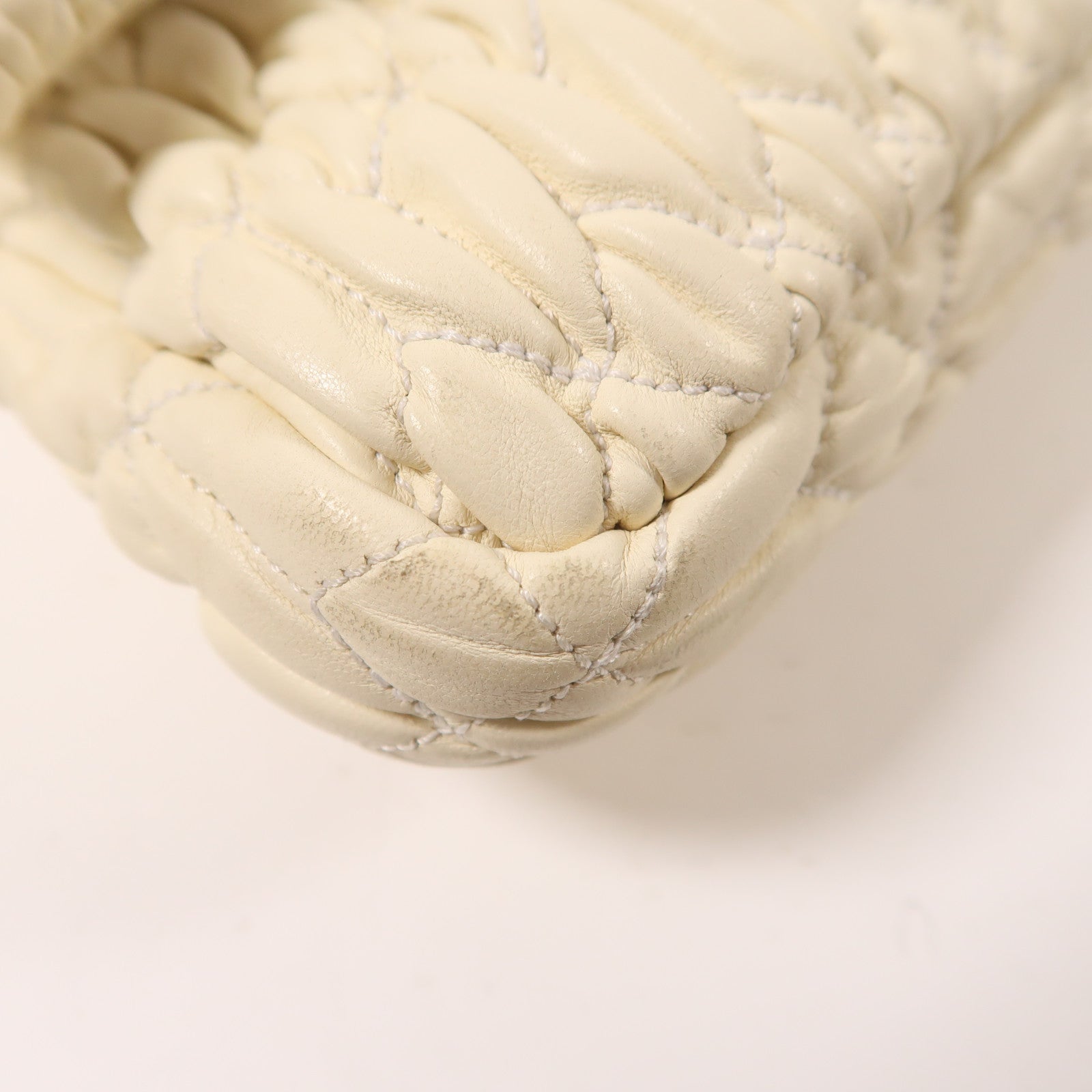 Miu Miu 牛皮皮革Matelasse Nappa Crystal銀扣肩背袋