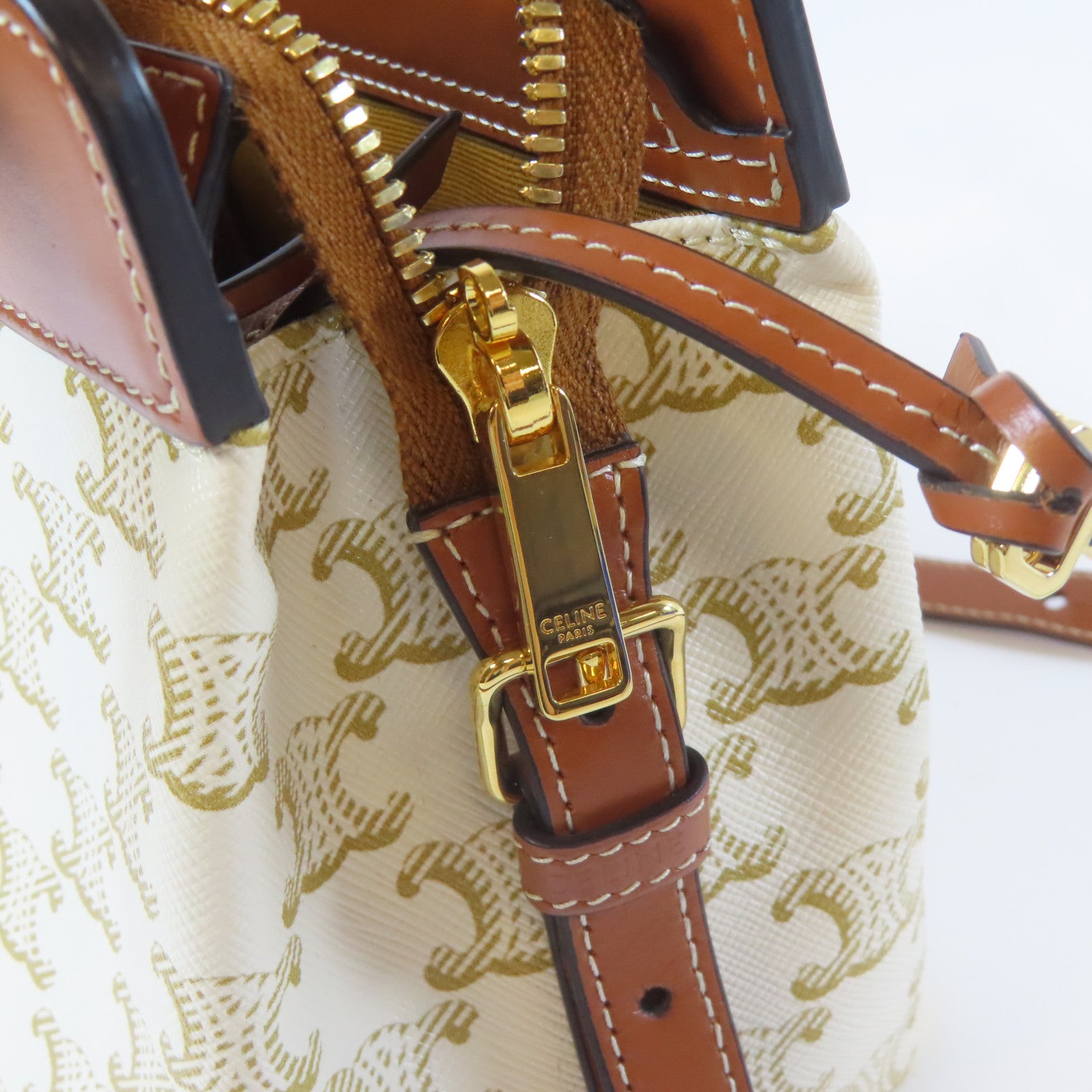 CELINE Triomphe塗層帆布Shoulder Bag金扣肩背袋白色/啡色