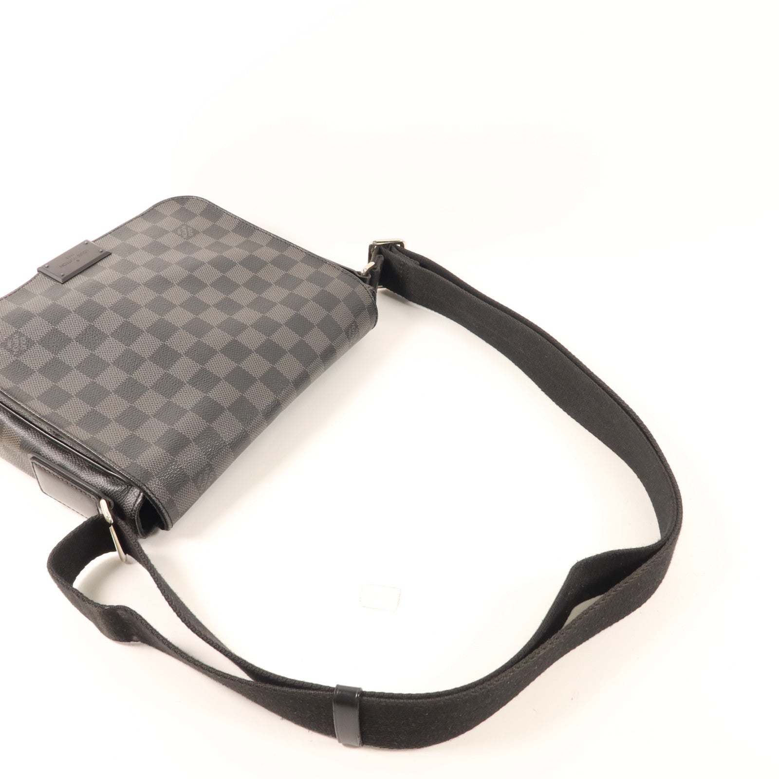 LOUIS VUITTON Damier Graphite District PM銀扣肩背袋